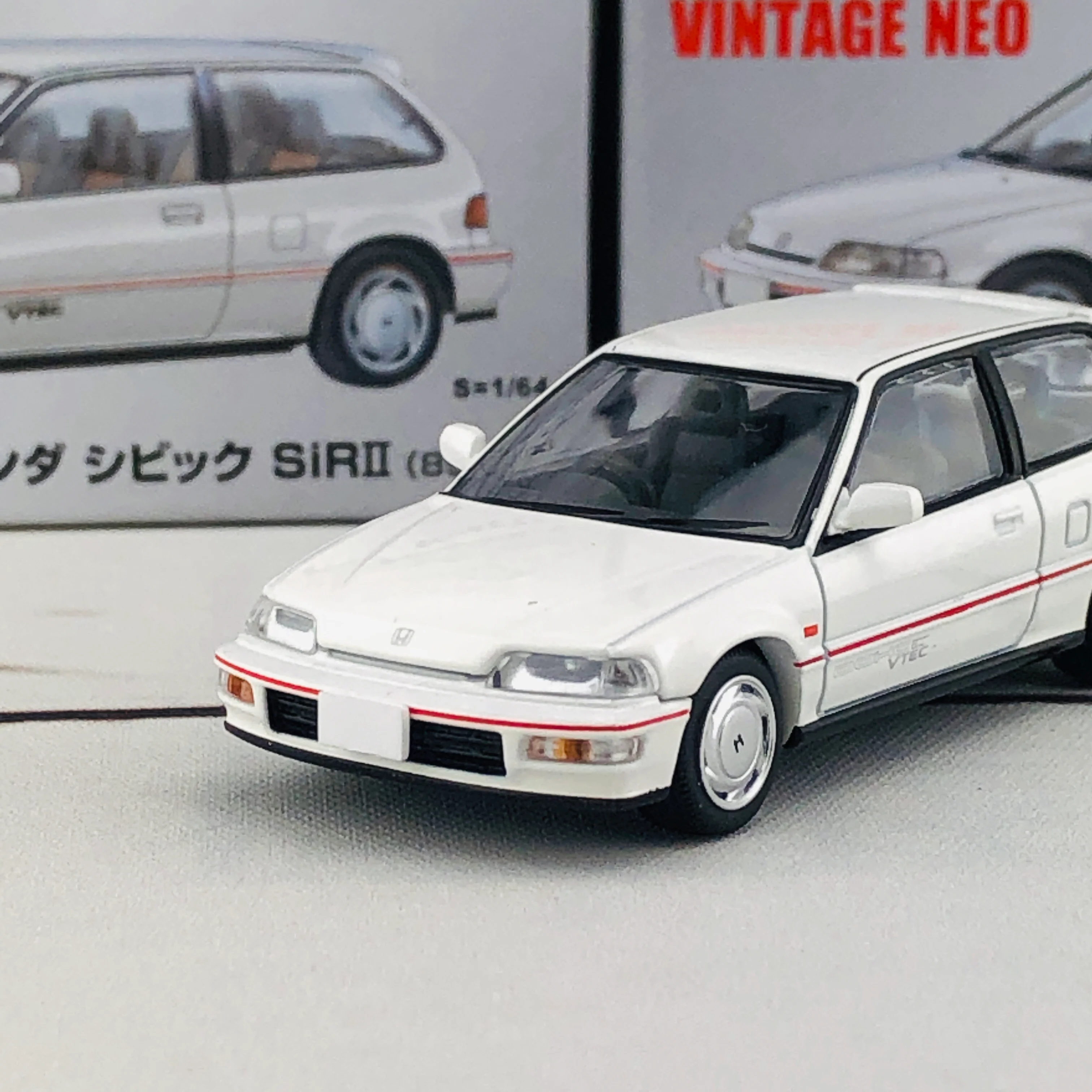 Tomica Limited Vintage Neo Honda Civic SIR II (White) LV-N182b - Image 3