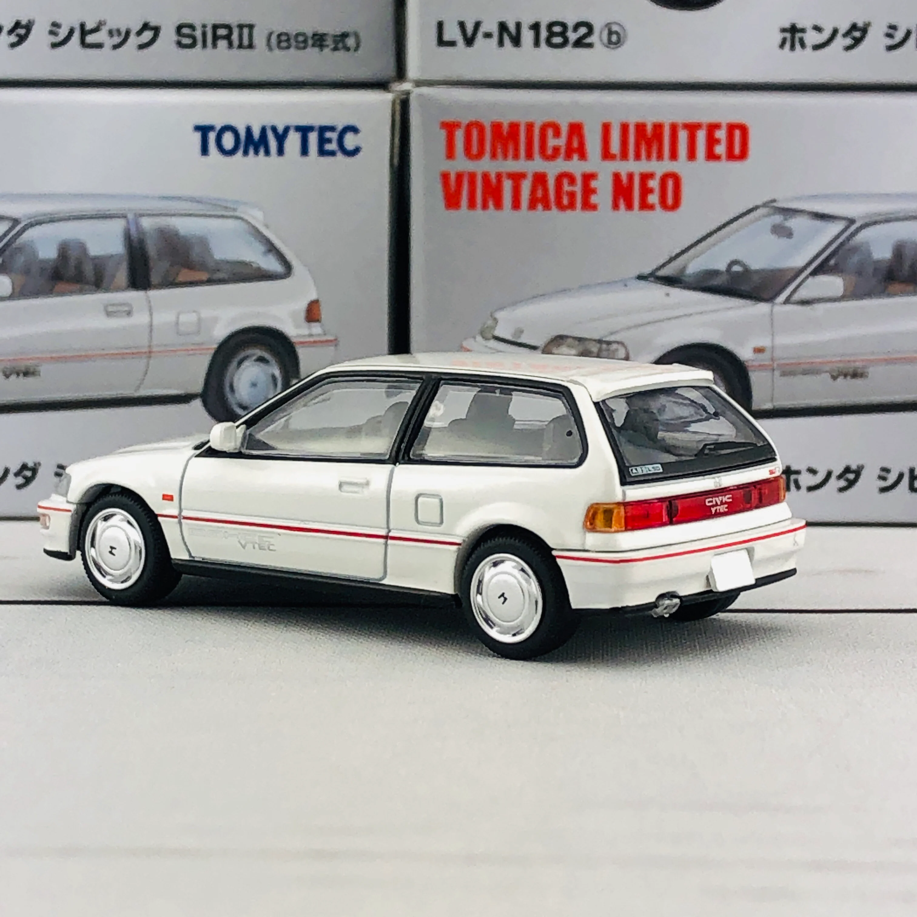 Tomica Limited Vintage Neo Honda Civic SIR II (White) LV-N182b - Image 4