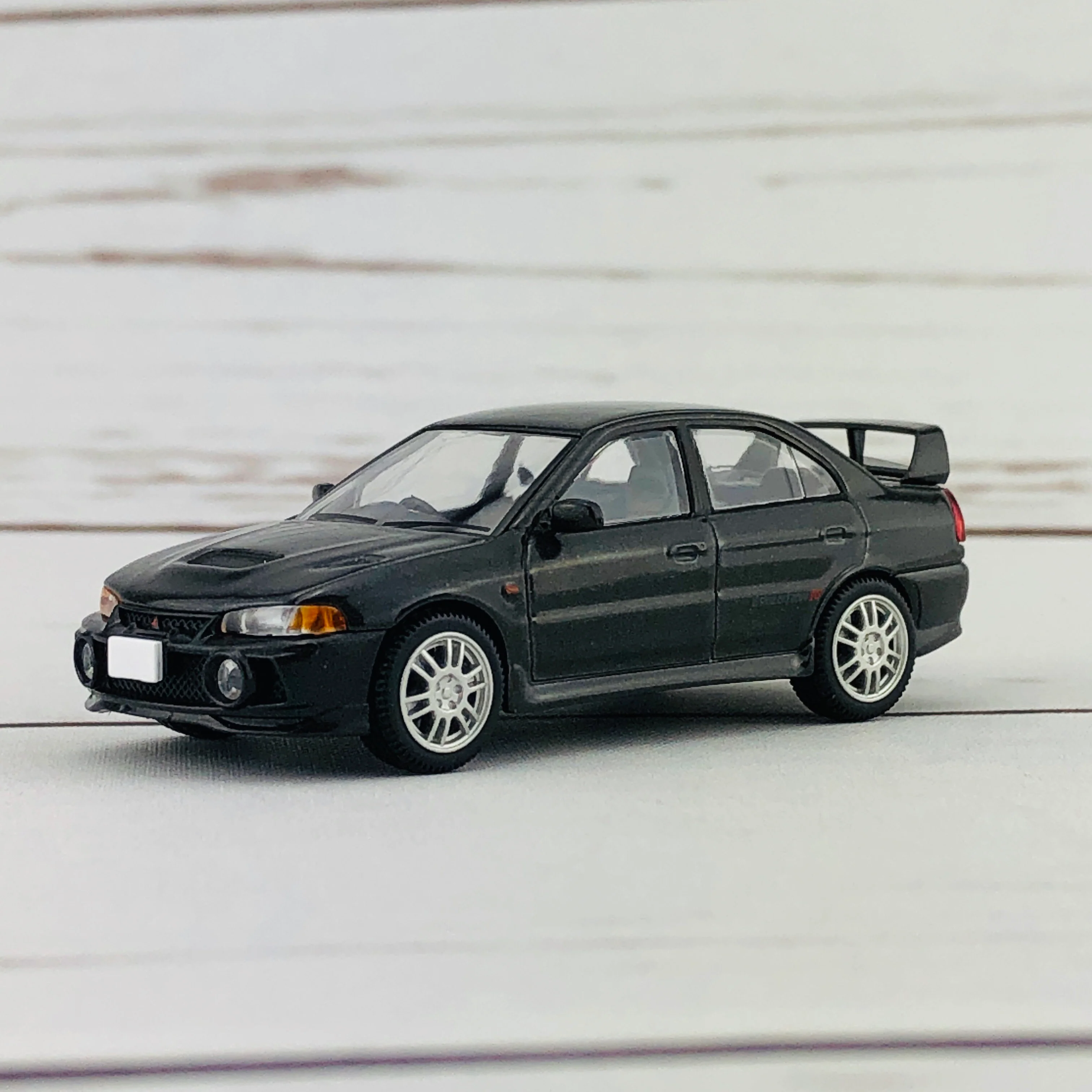 Tomica Limited Vintage Neo Mitsubishi Lancer Evolution IV GSR Black (1996) LV-N186b - Image 3