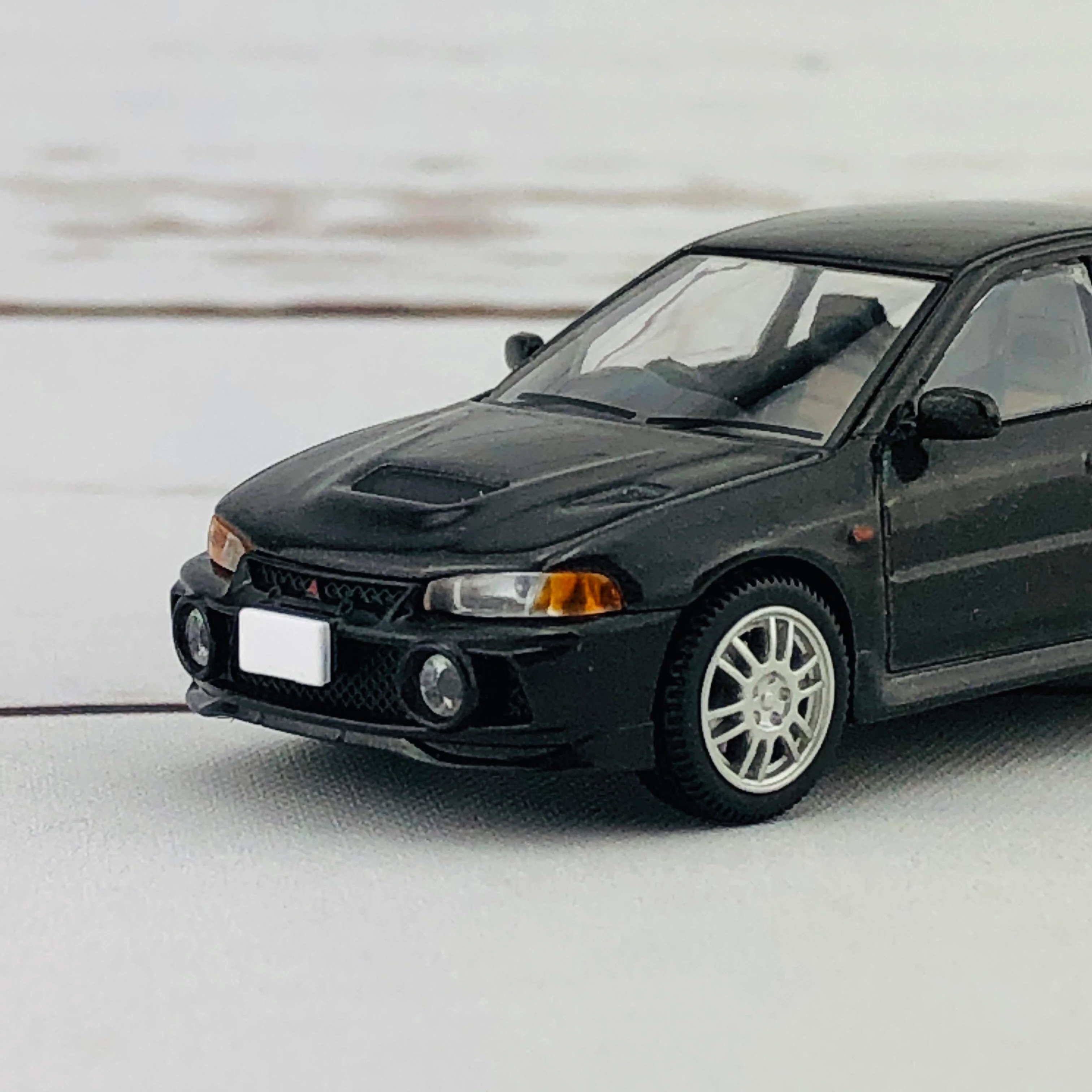 Tomica Limited Vintage Neo Mitsubishi Lancer Evolution IV GSR Black (1996) LV-N186b - Image 4