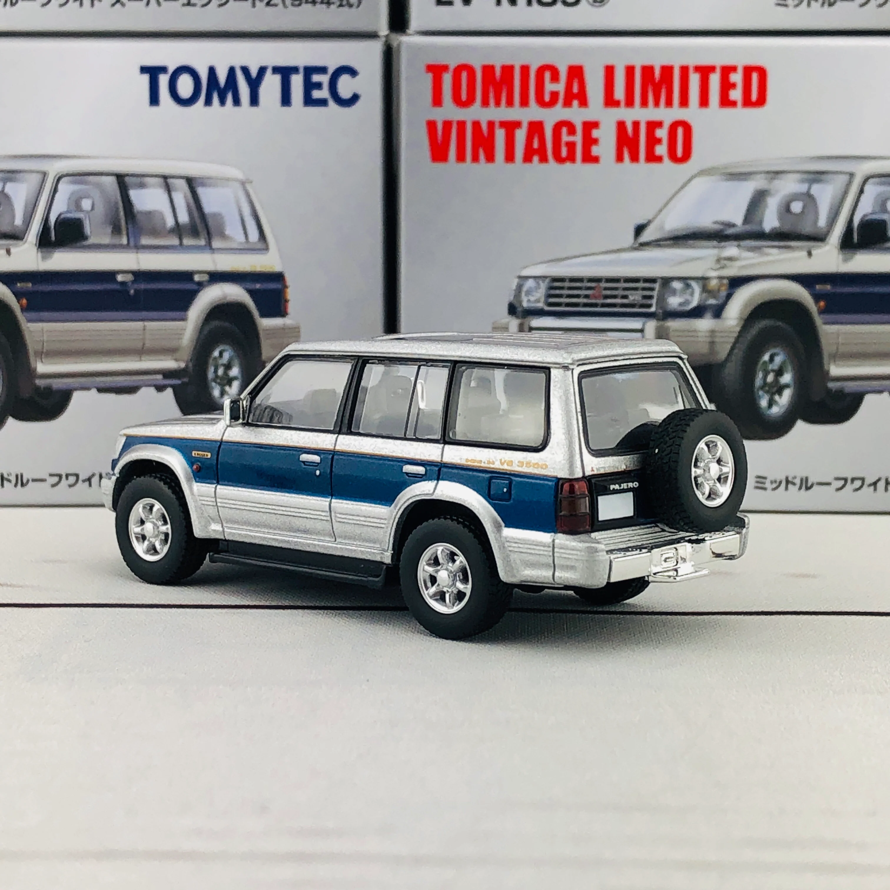 Tomica Limited Vintage Neo Mitsubishi Pajero Super Exceed Z (Silver/Blue) LV-N189b - Image 4