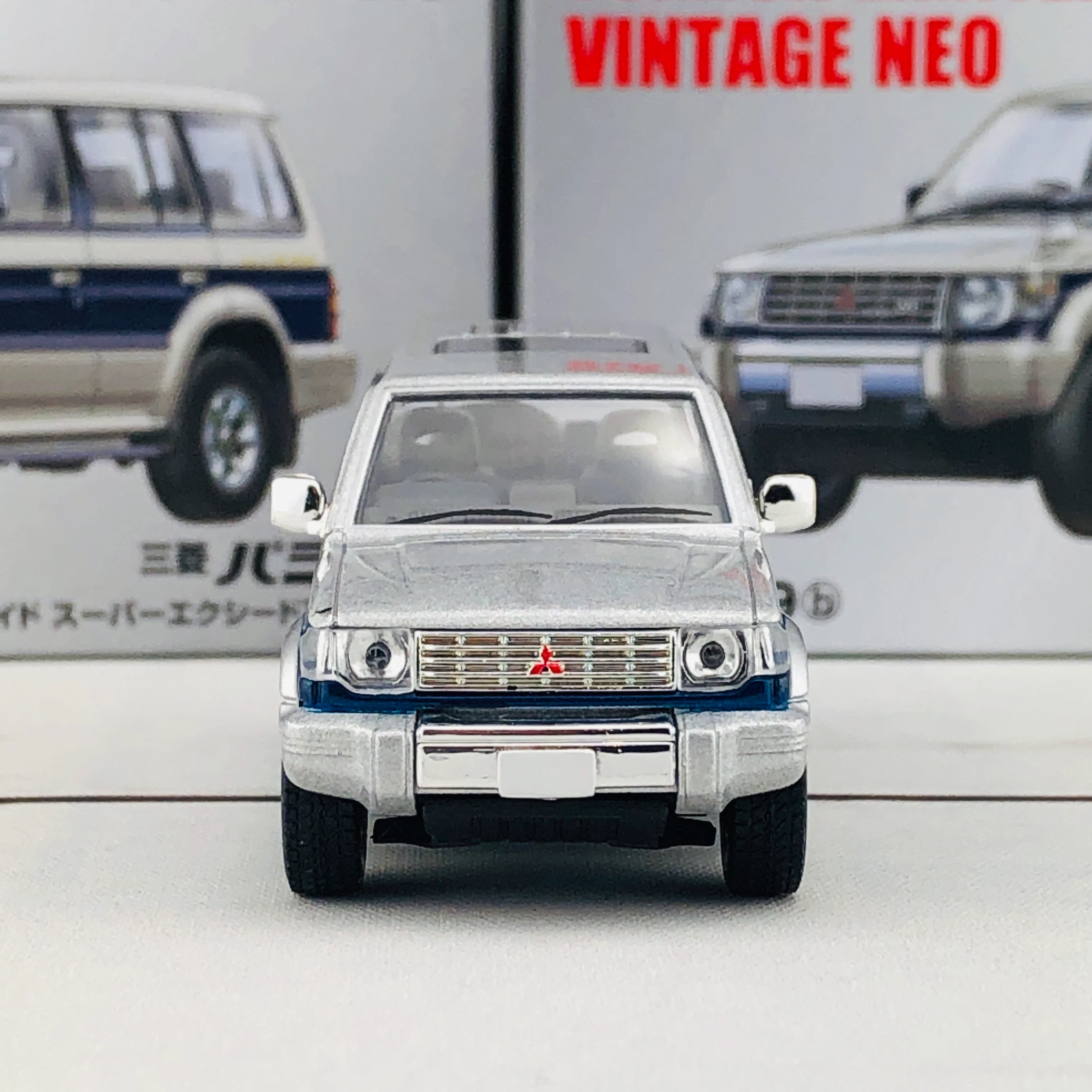 Tomica Limited Vintage Neo Mitsubishi Pajero Super Exceed Z (Silver/Blue) LV-N189b - Image 7