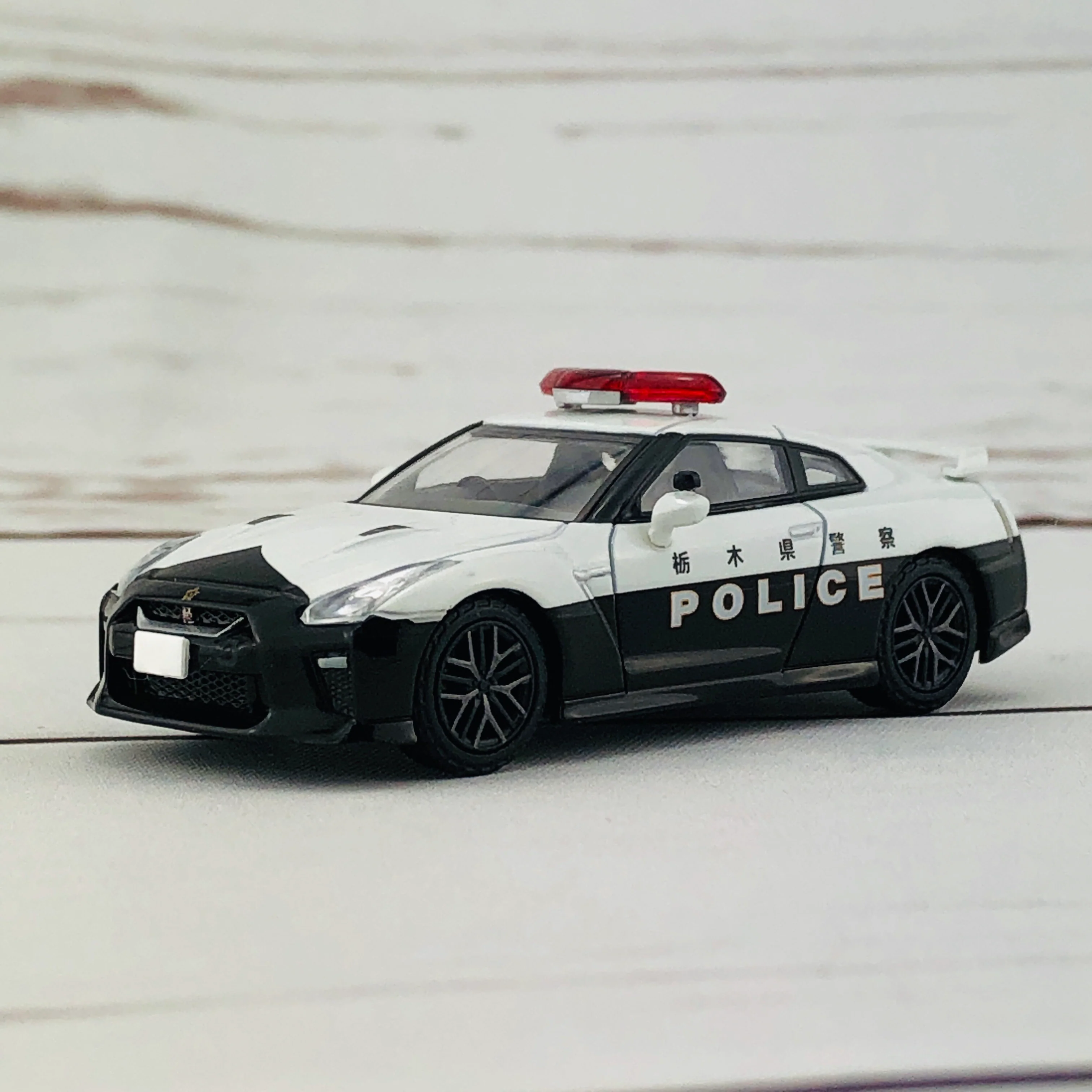 Tomica Limited Vintage Neo Tomytec GTR Police Car LV-N184a - Image 2