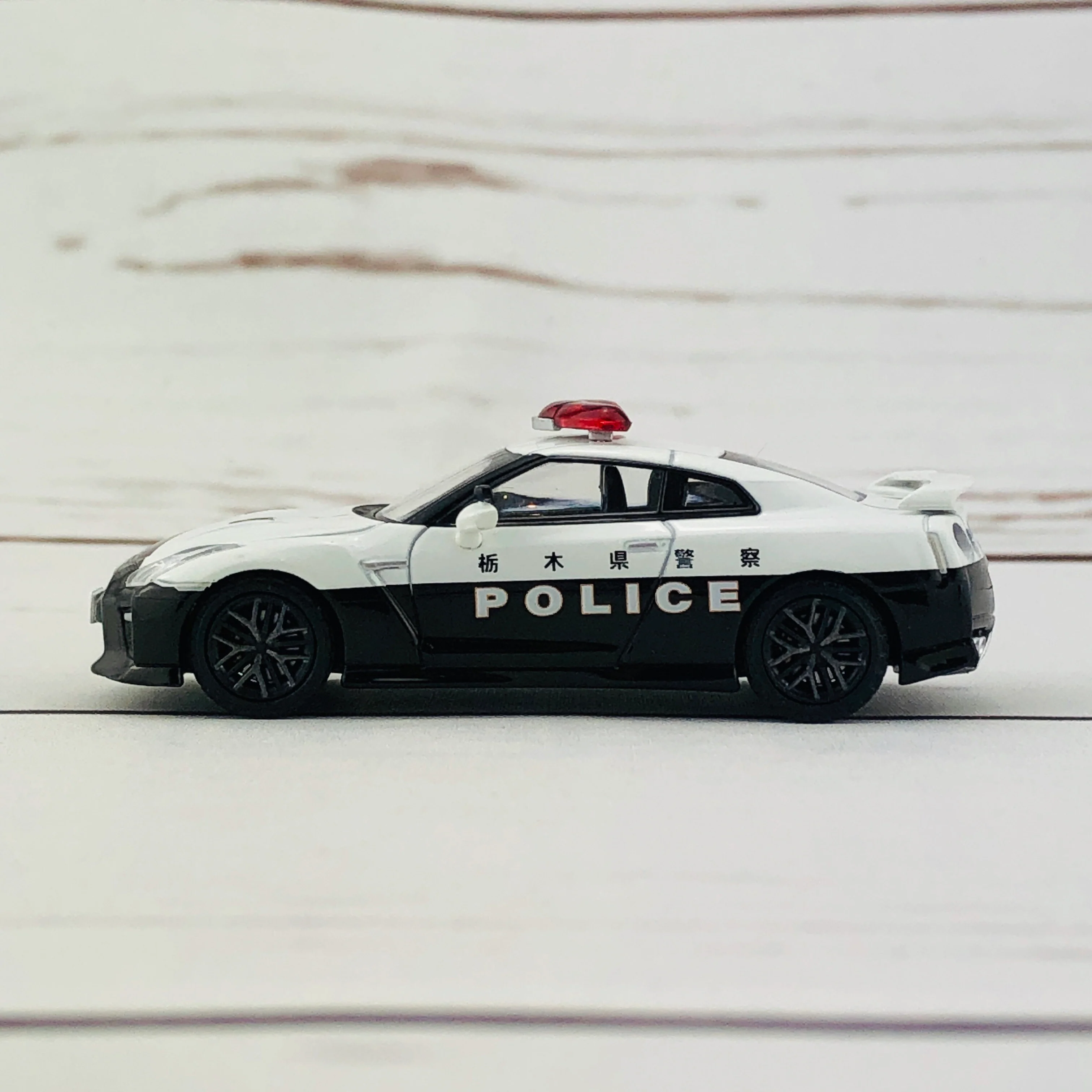 Tomica Limited Vintage Neo Tomytec GTR Police Car LV-N184a - Image 3