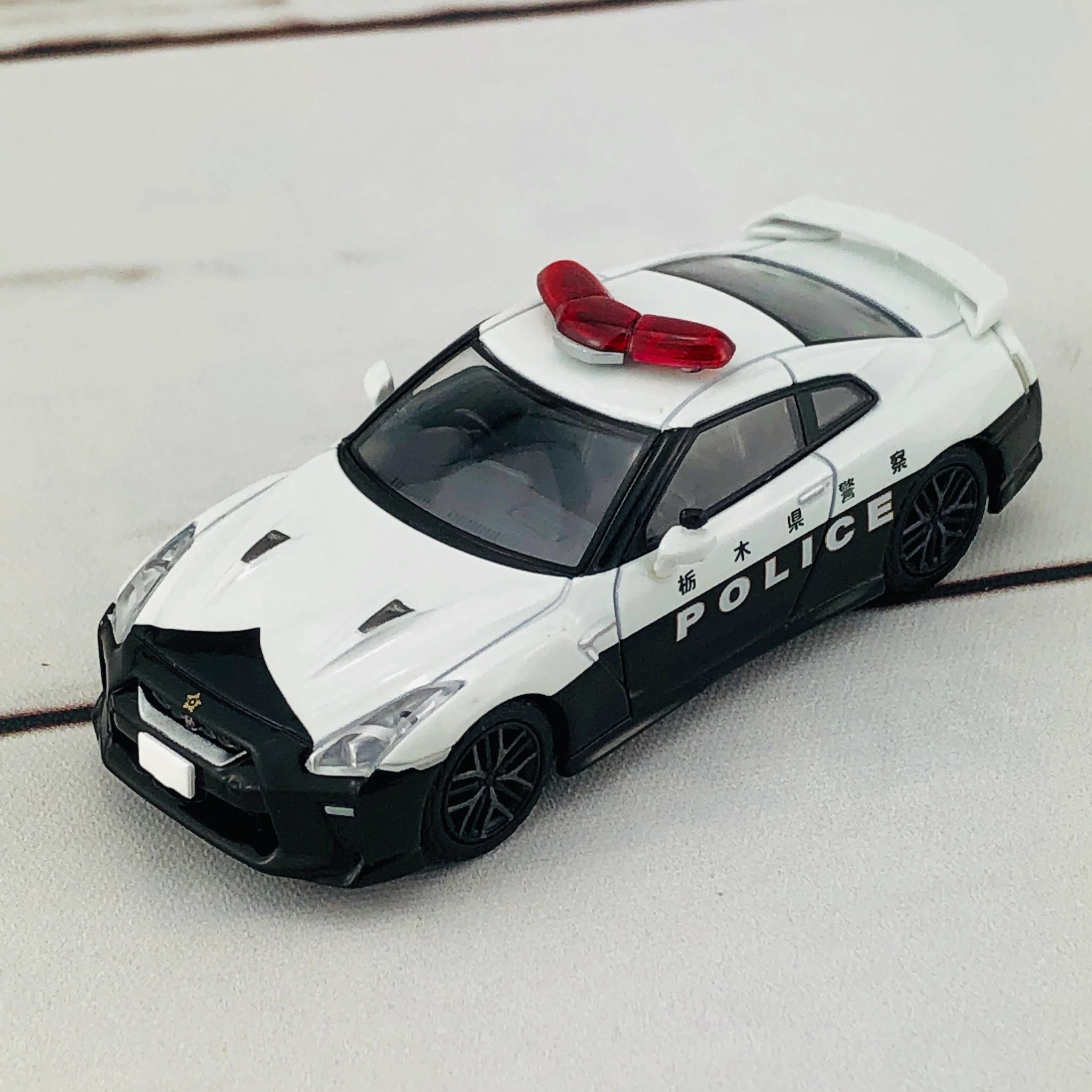 Tomica Limited Vintage Neo Tomytec GTR Police Car LV-N184a - Image 4