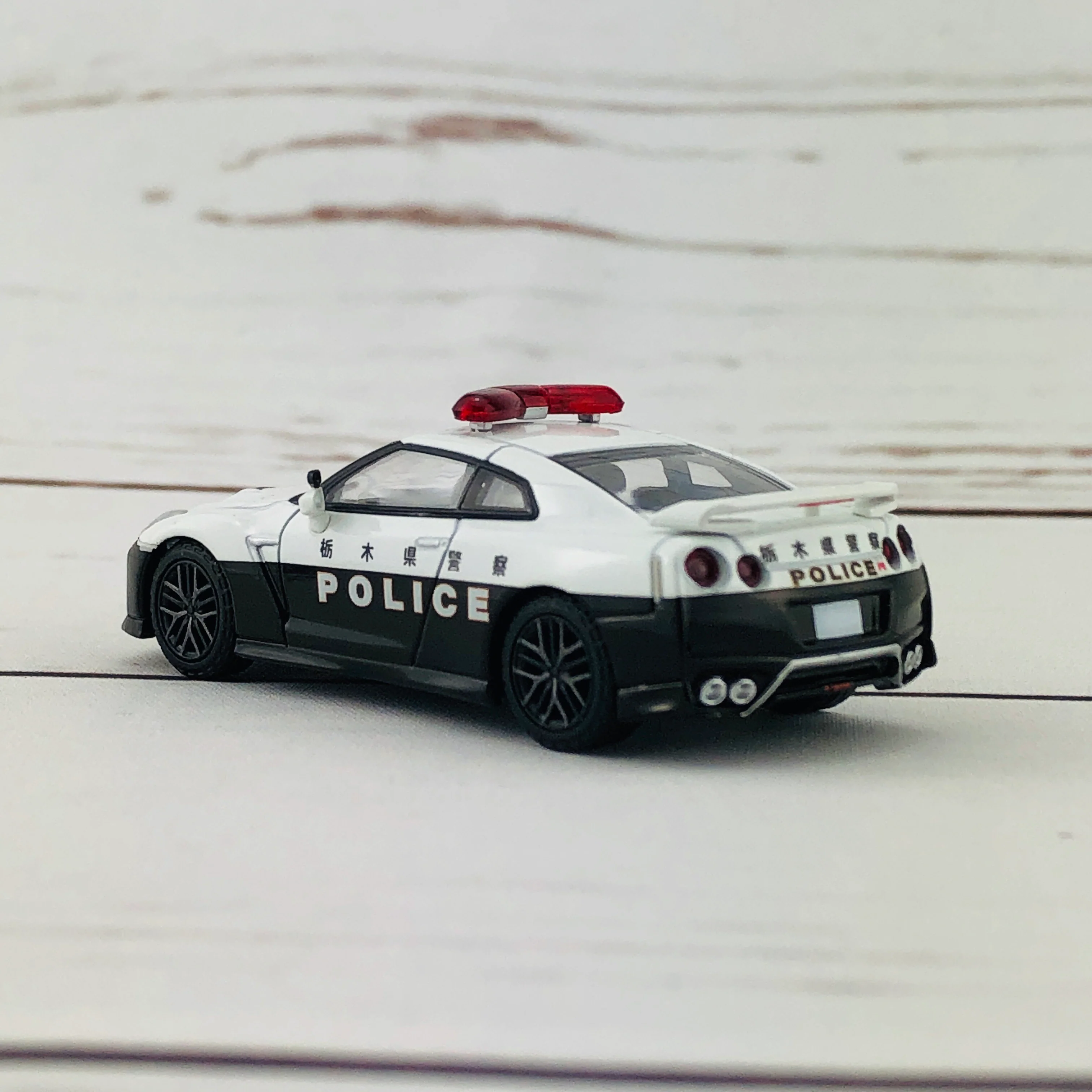 Tomica Limited Vintage Neo Tomytec GTR Police Car LV-N184a - Image 6