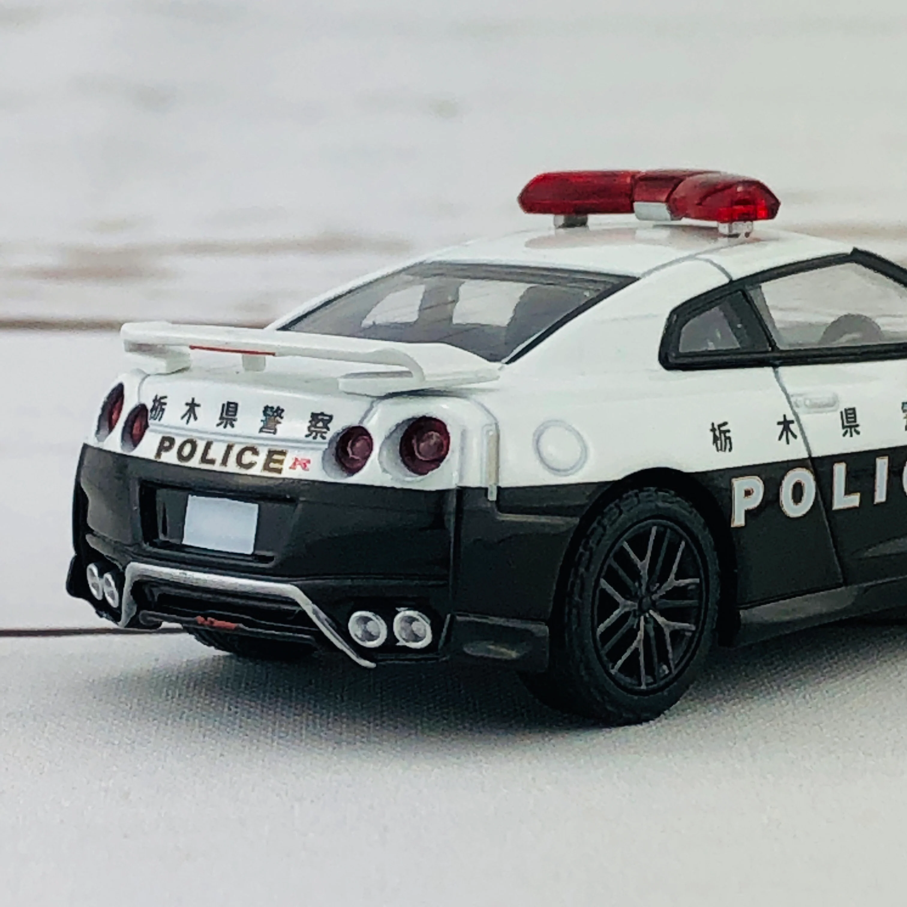 Tomica Limited Vintage Neo Tomytec GTR Police Car LV-N184a - Image 7