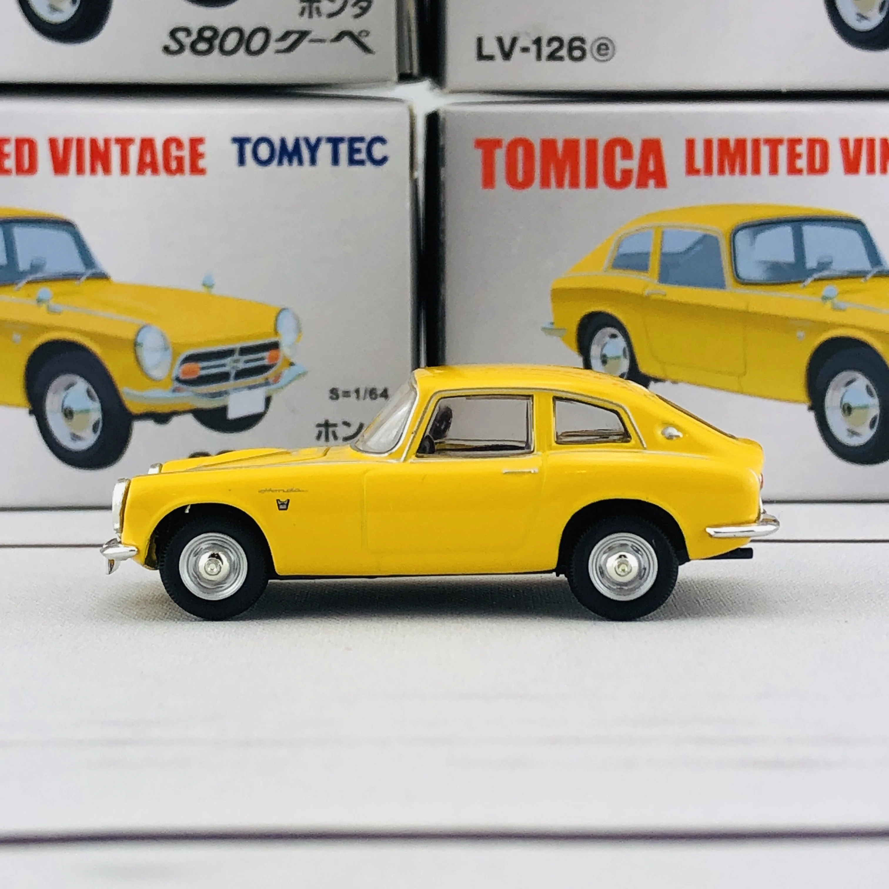Tomica Limited Vintage 1/64 Honda S800 Coupe LV-126e - Image 2
