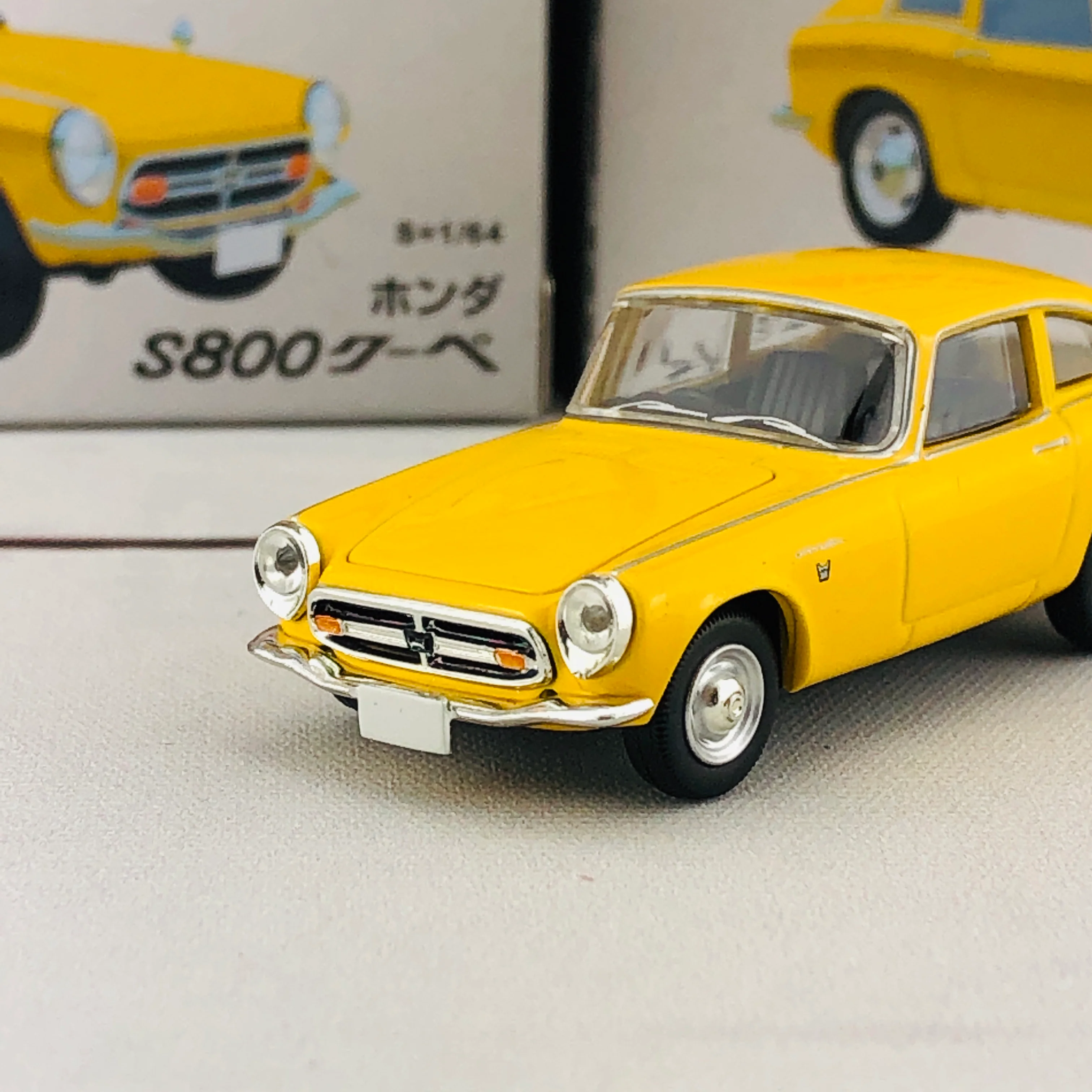 Tomica Limited Vintage 1/64 Honda S800 Coupe LV-126e - Image 3