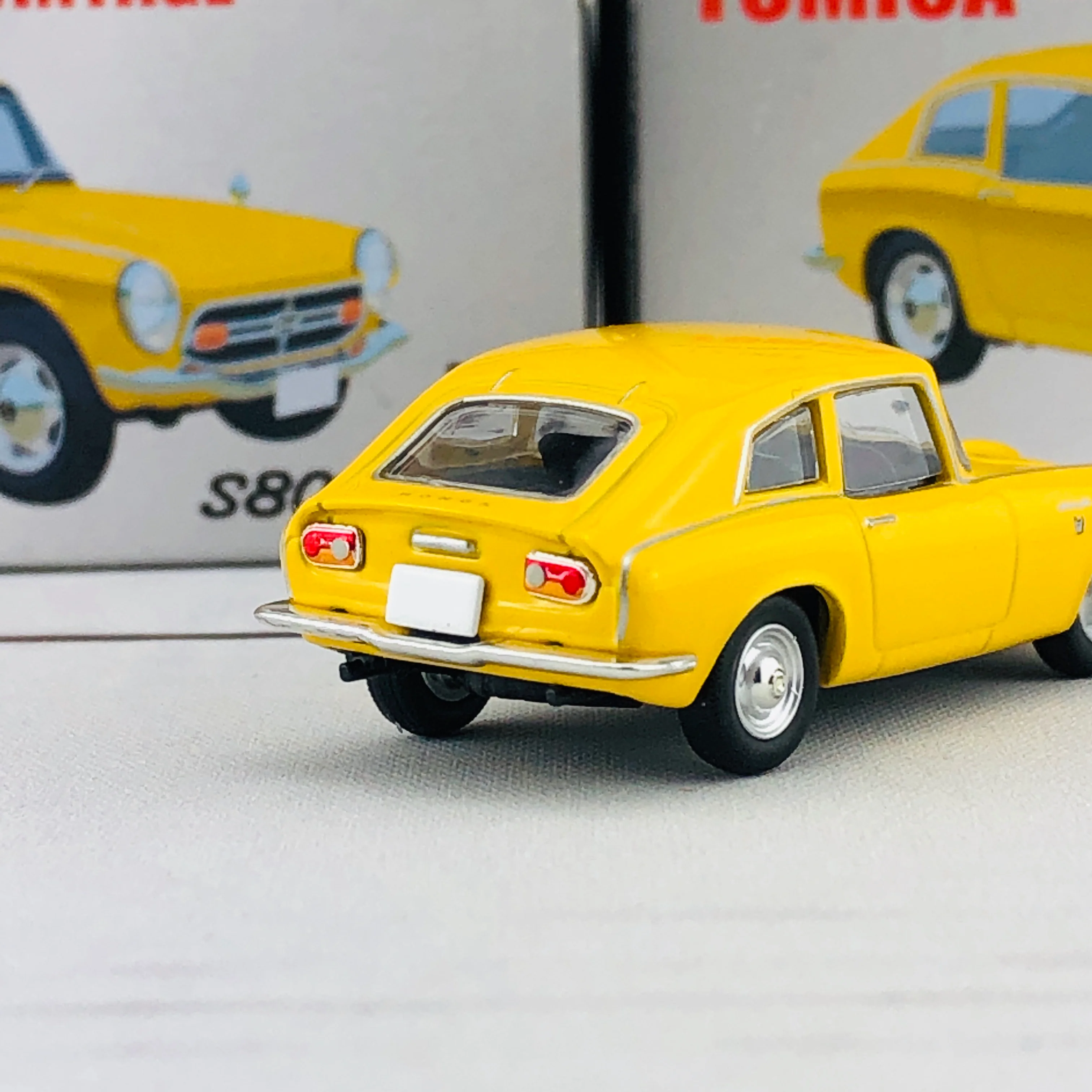 Tomica Limited Vintage 1/64 Honda S800 Coupe LV-126e - Image 5
