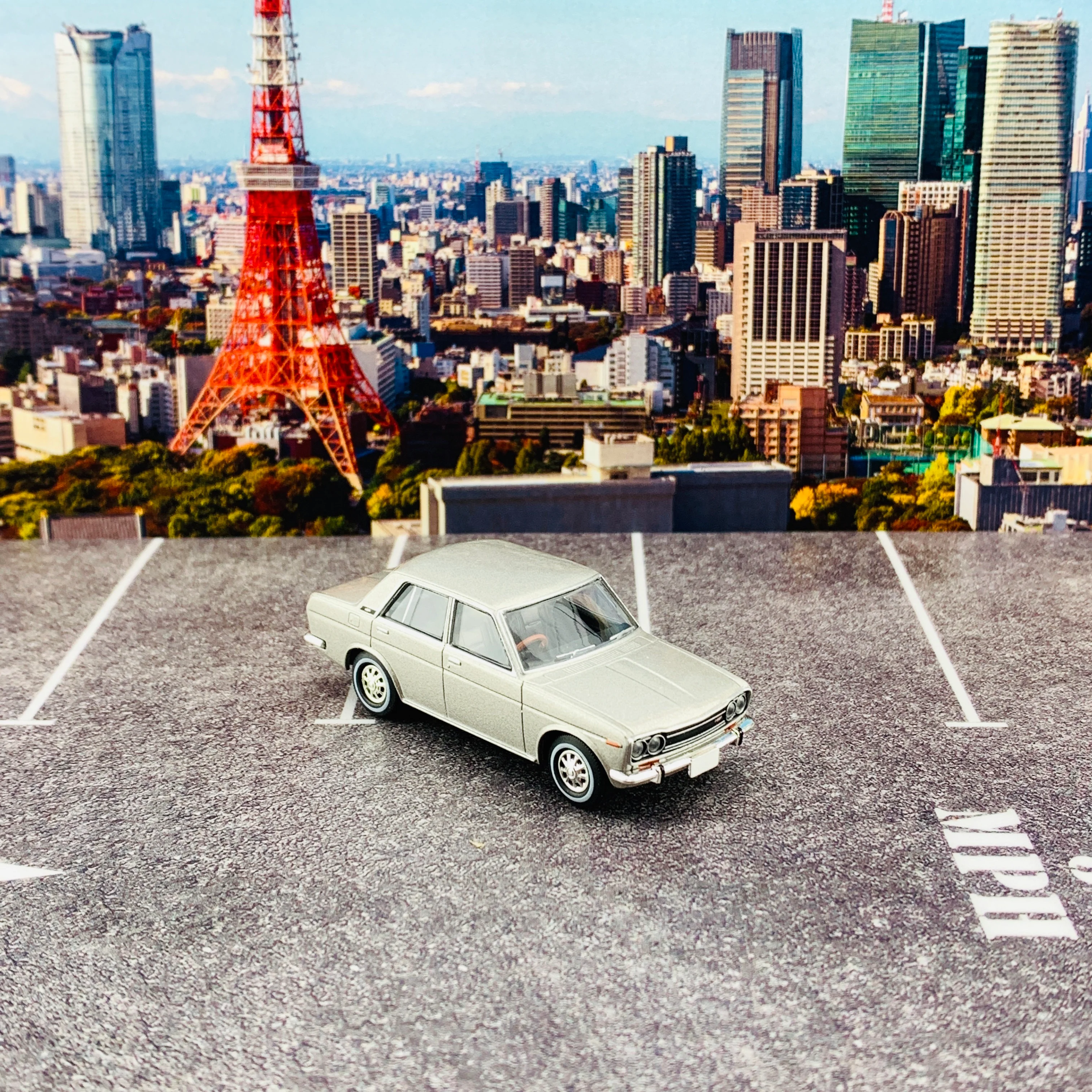 Tomica Limited Vintage Tomytec 1/64 Datsun Bluebird 1600 SSS Grey LV-168b (1969) - Image 3
