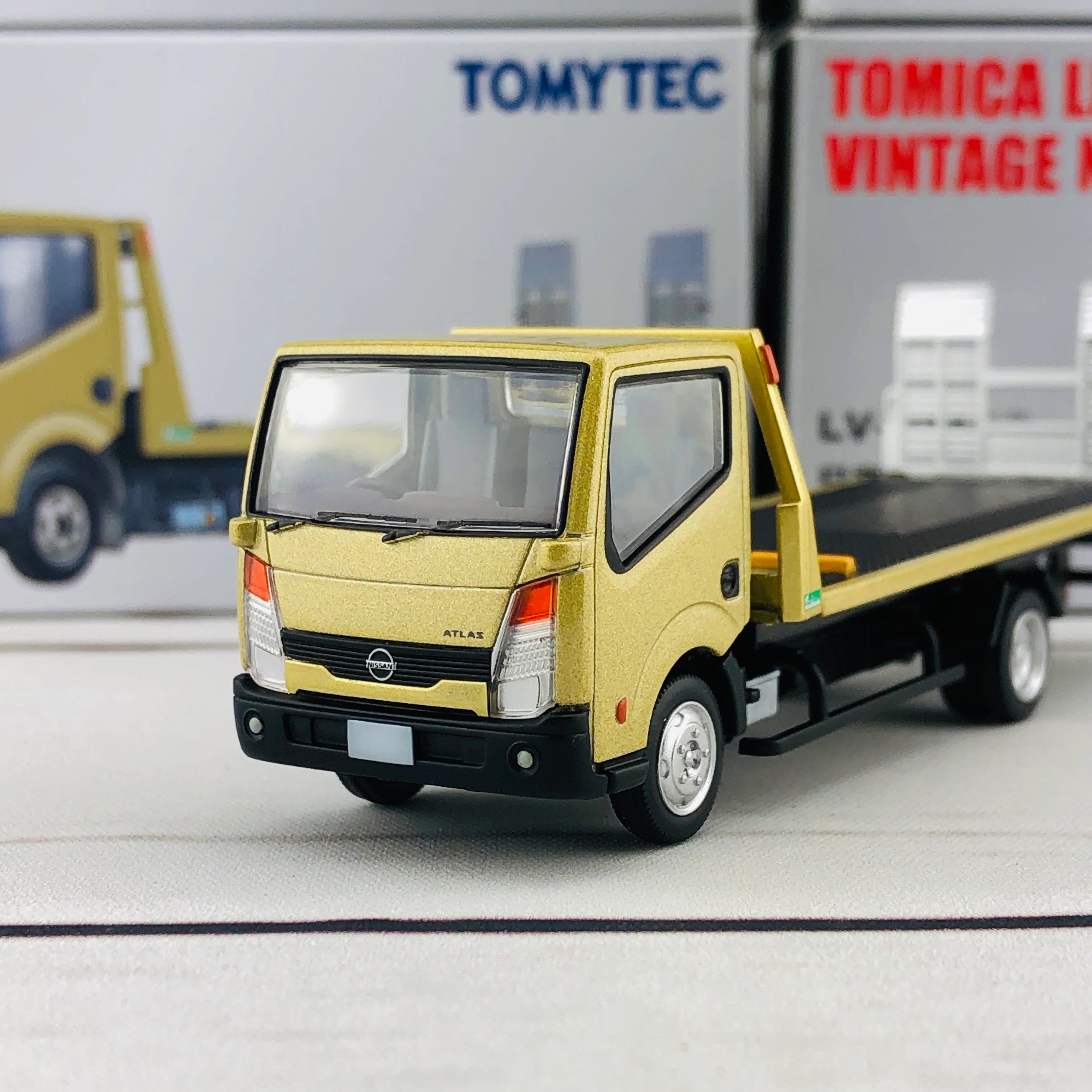 Tomica Limited Vintage Tomytec Nissan Atlas (F24) Hanamidai Safety Loader Gold 1/64 LV-N144c - Image 3