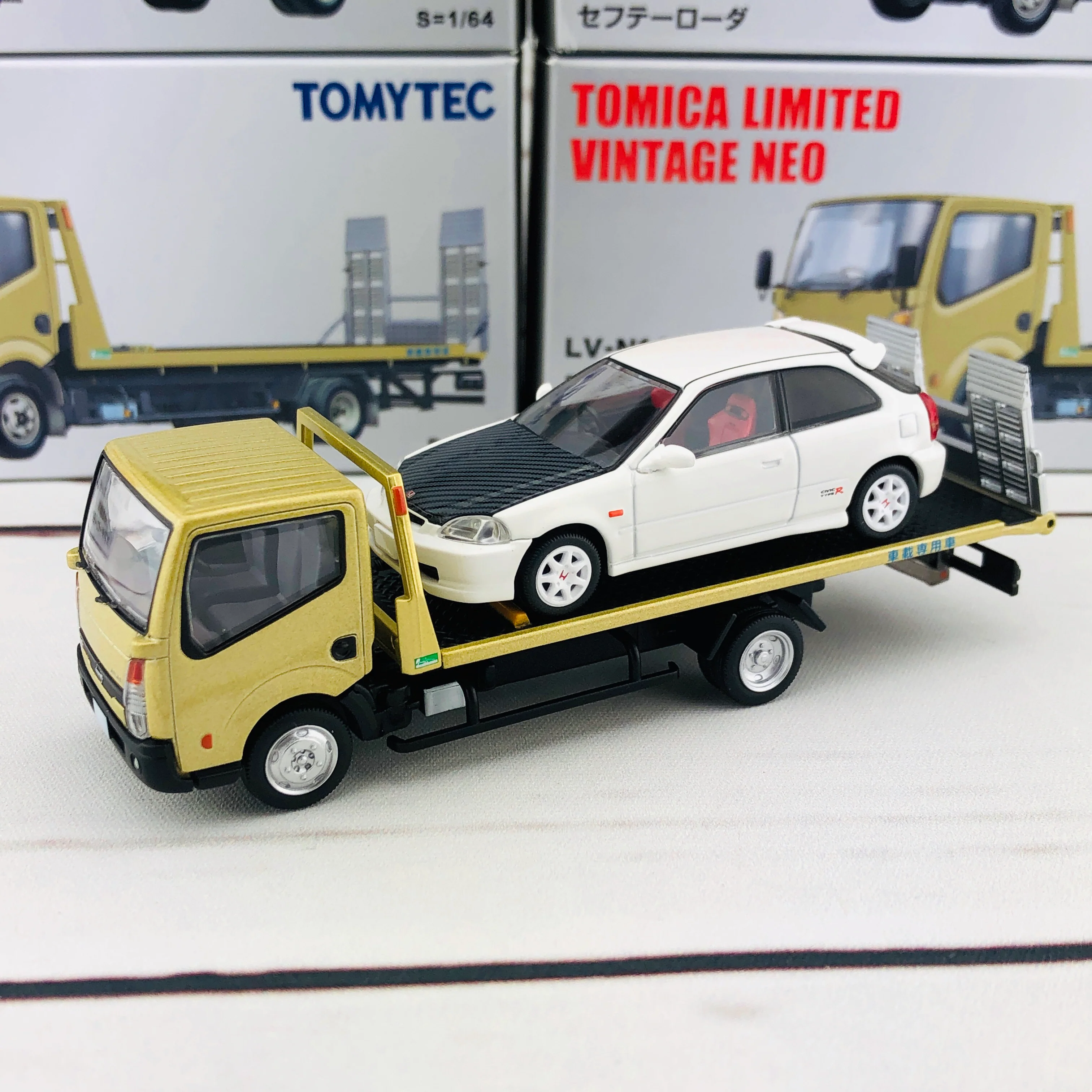 Tomica Limited Vintage Tomytec Nissan Atlas (F24) Hanamidai Safety Loader Gold 1/64 LV-N144c - Image 9