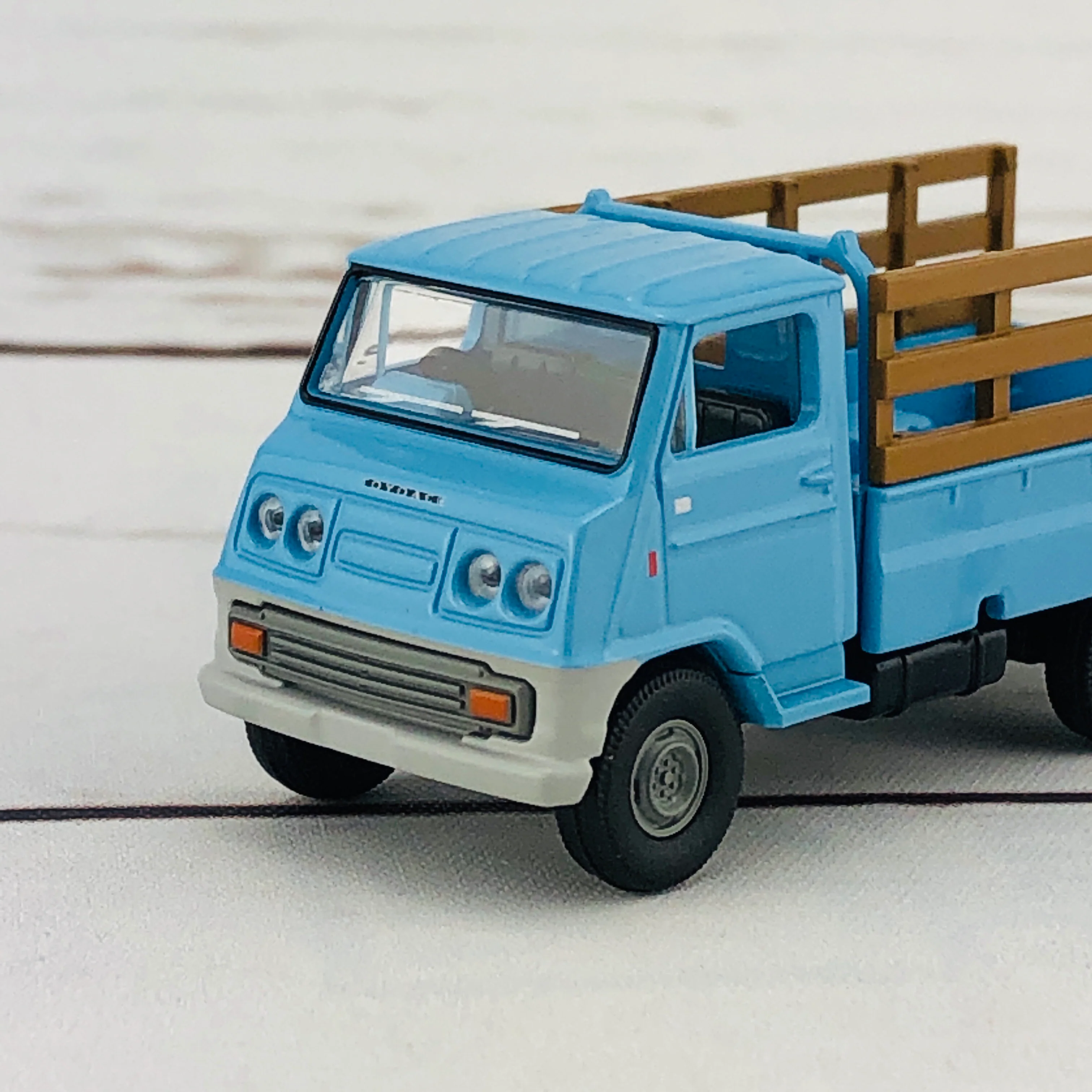 Tomica Limited Vintage Toyota Toyoace Livestock Truck LV-72b - Image 3