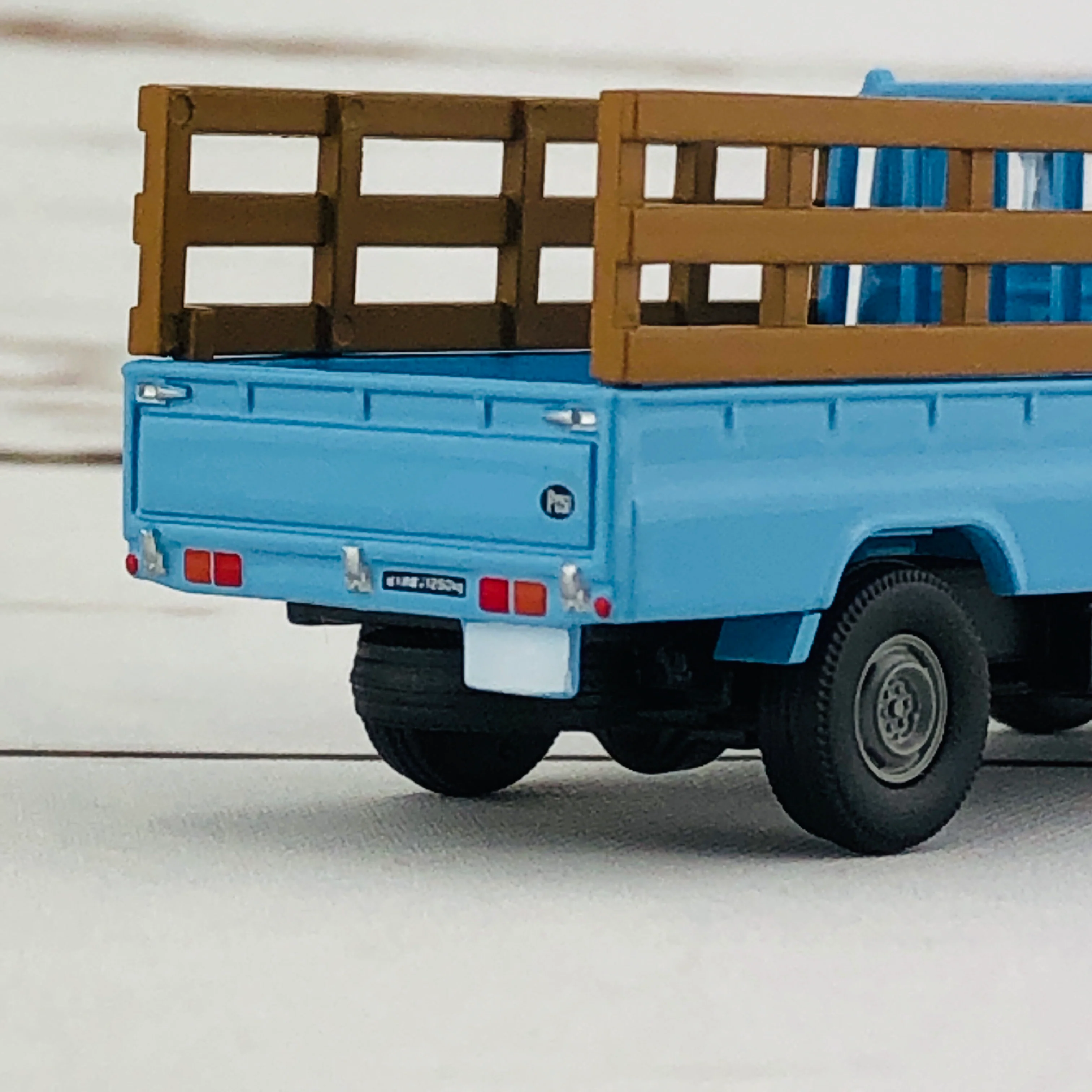 Tomica Limited Vintage Toyota Toyoace Livestock Truck LV-72b - Image 6