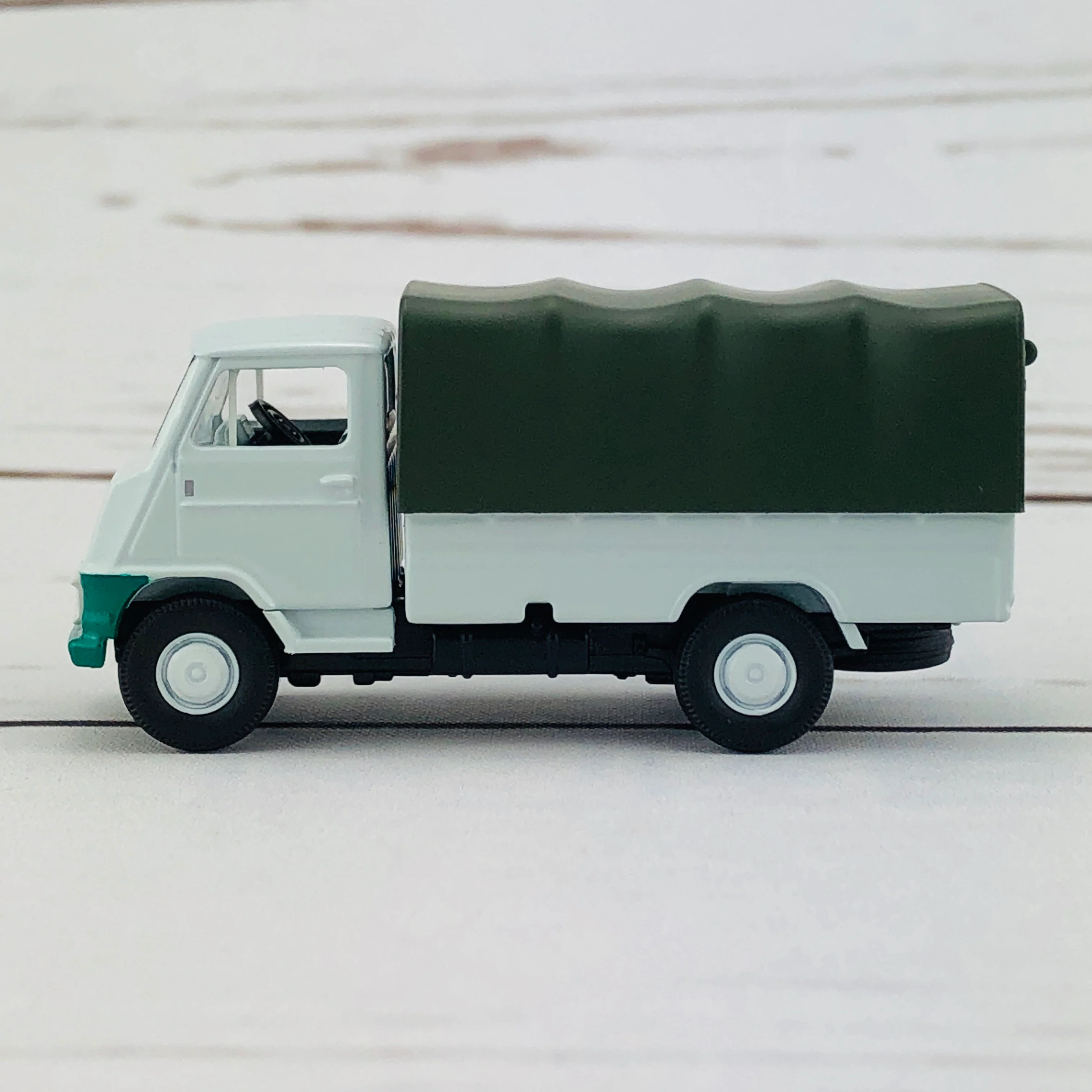 Tomica Limited Vintage Toyota Toyoace Truck LV-41f - Image 2