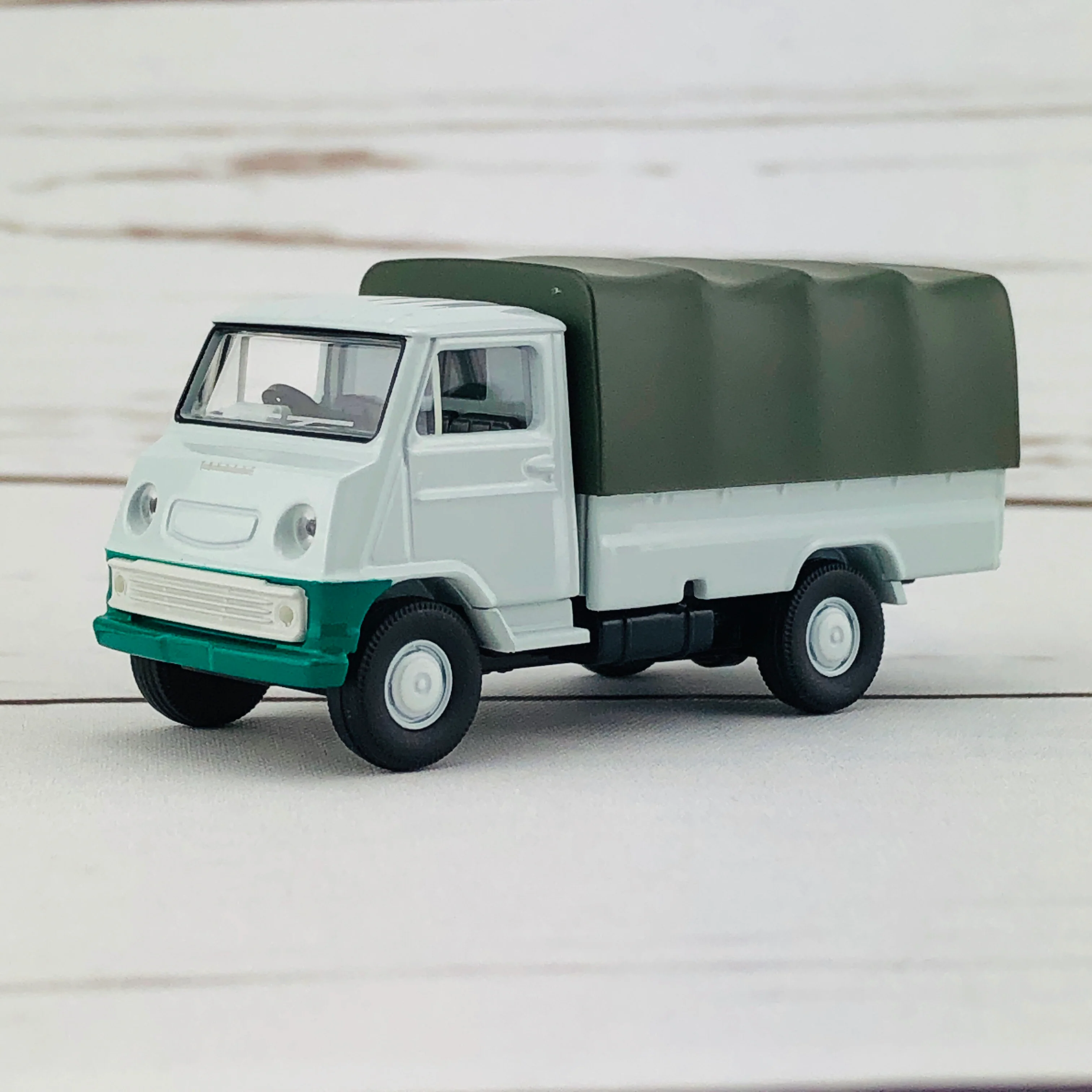 Tomica Limited Vintage Toyota Toyoace Truck LV-41f - Image 3