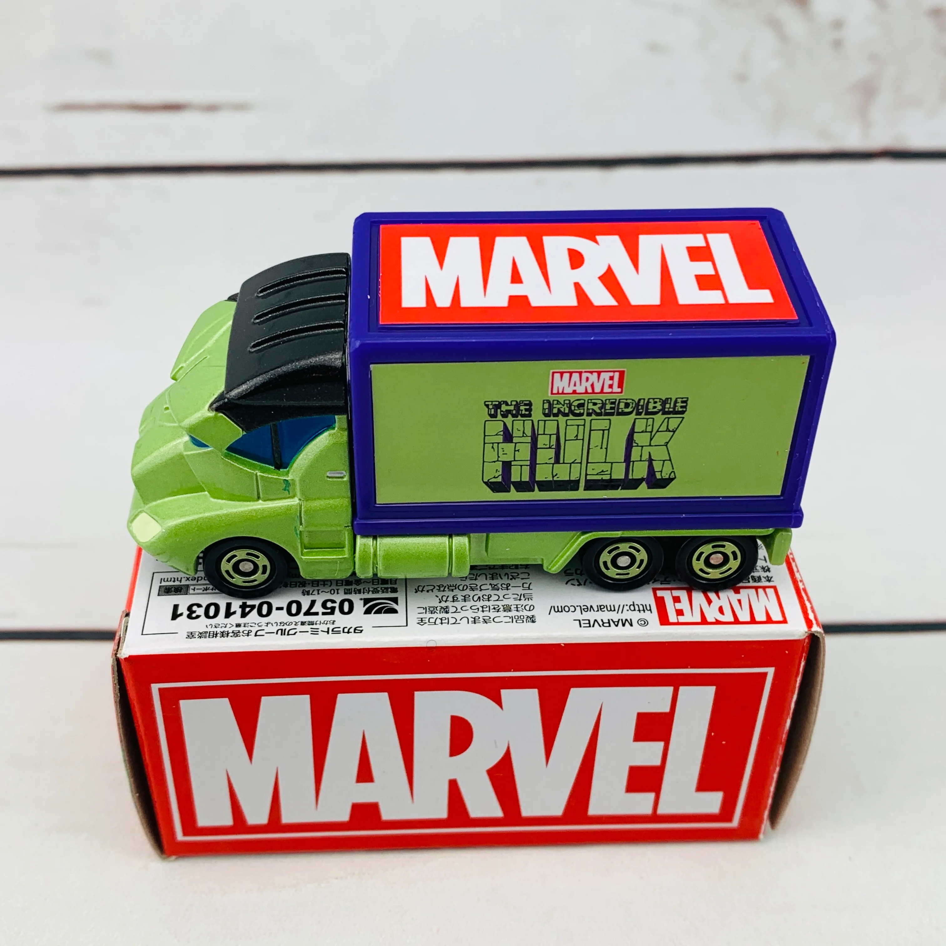 TOMICA MARVEL T.U.N.E. Evo. 5.0 Masked Carry HULK - Image 4