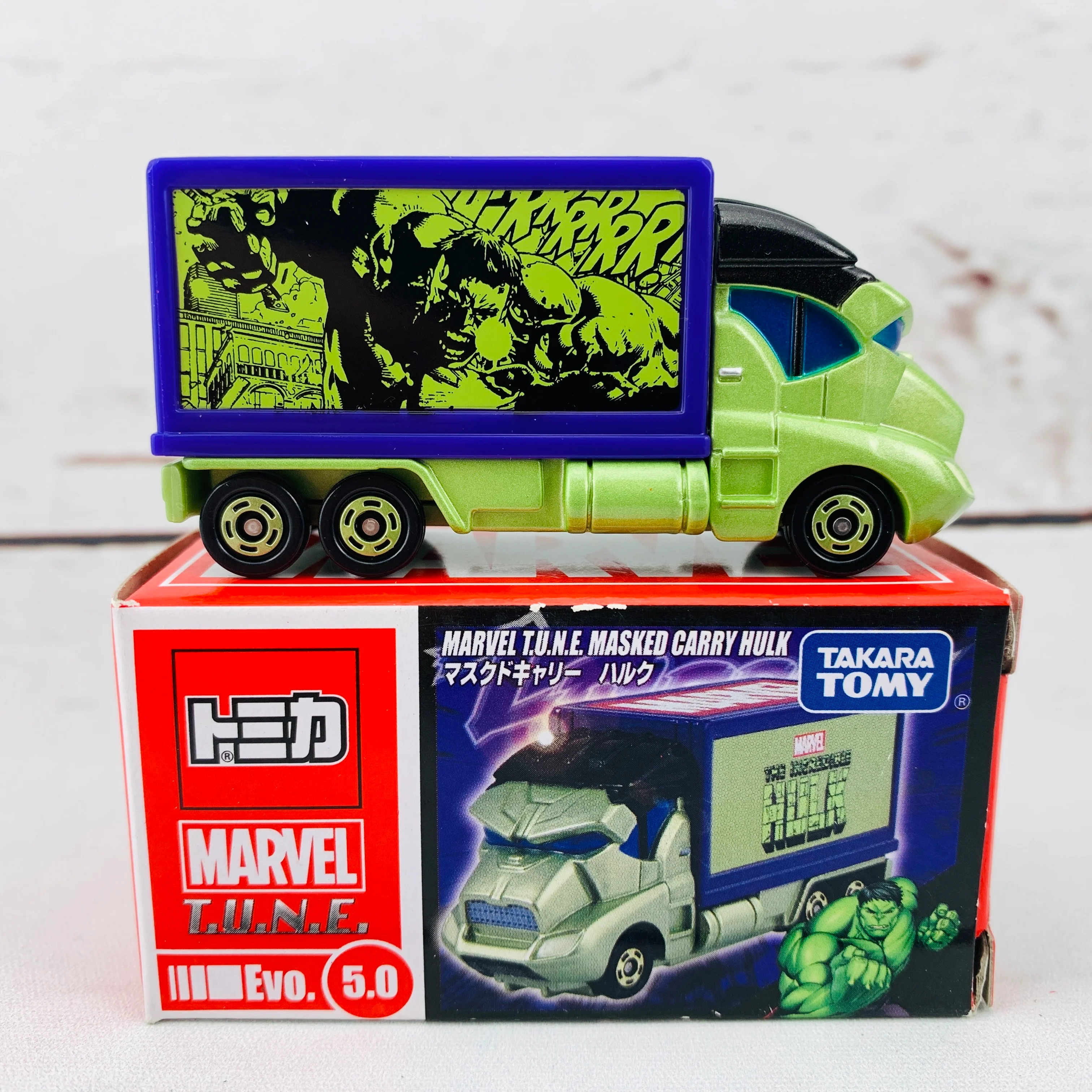 TOMICA MARVEL T.U.N.E. Evo. 5.0 Masked Carry HULK - Image 5