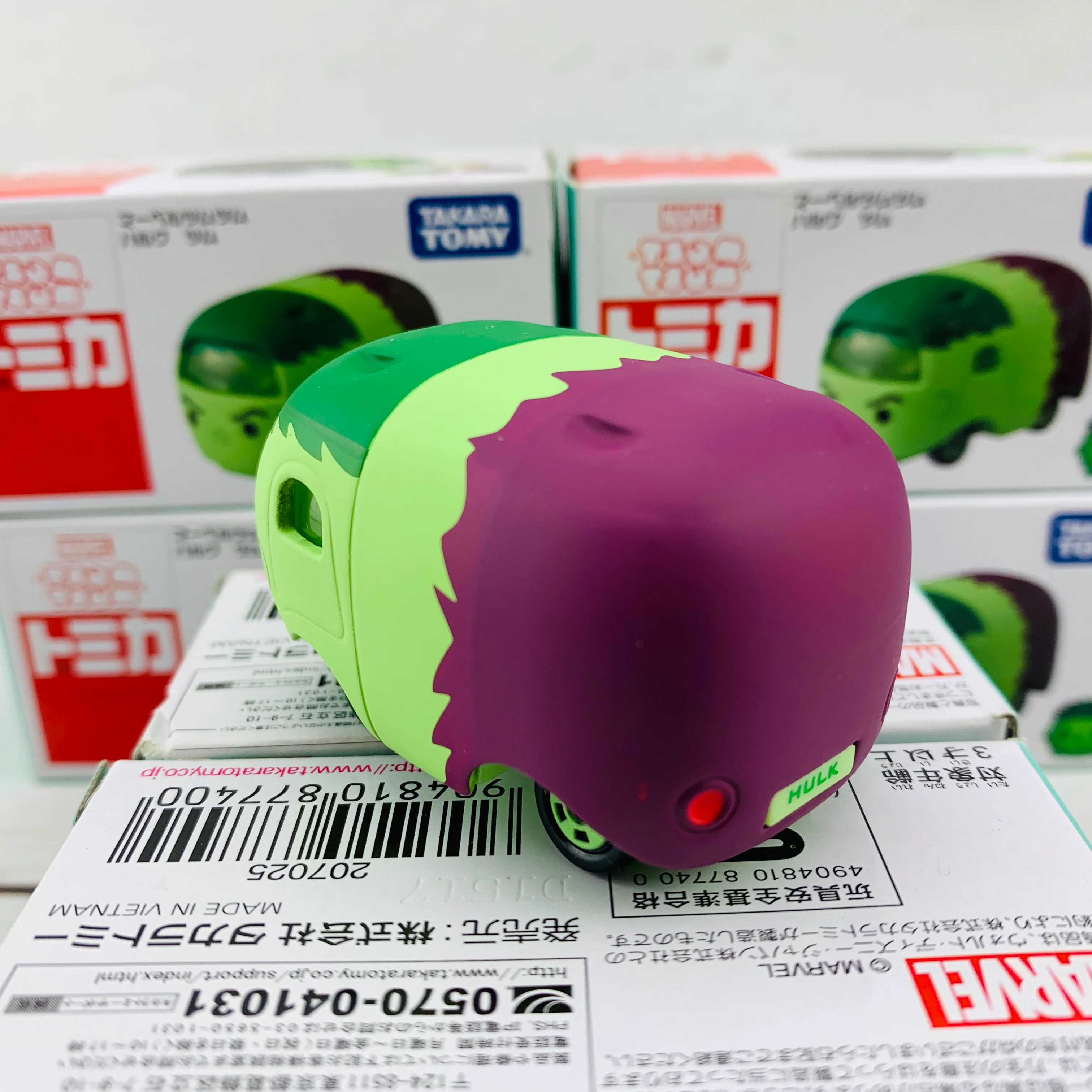 Tomica Marvel Tsum Tsum Hulk - Image 3