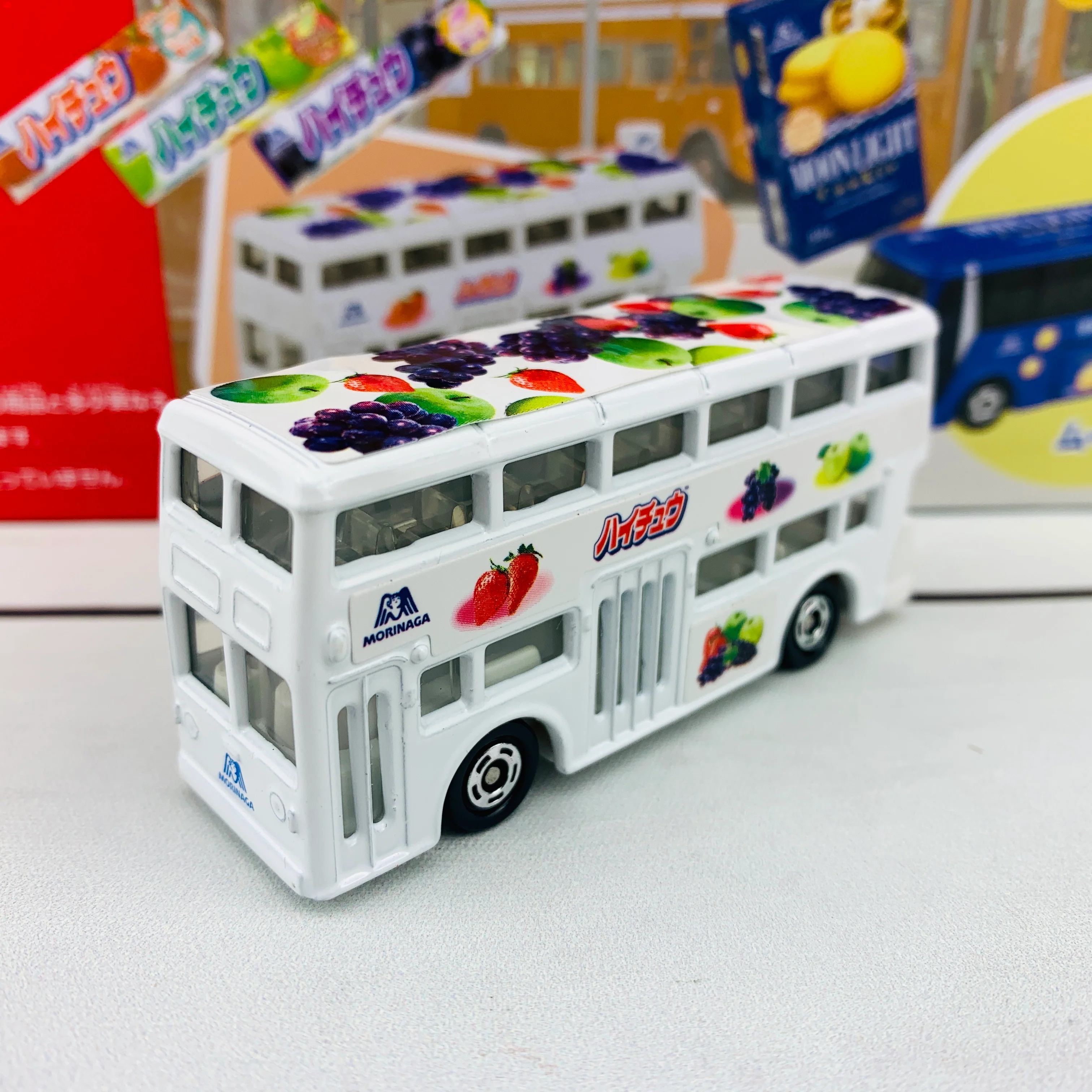 Tomica Morinaga Wrapping Bus Set - Image 4