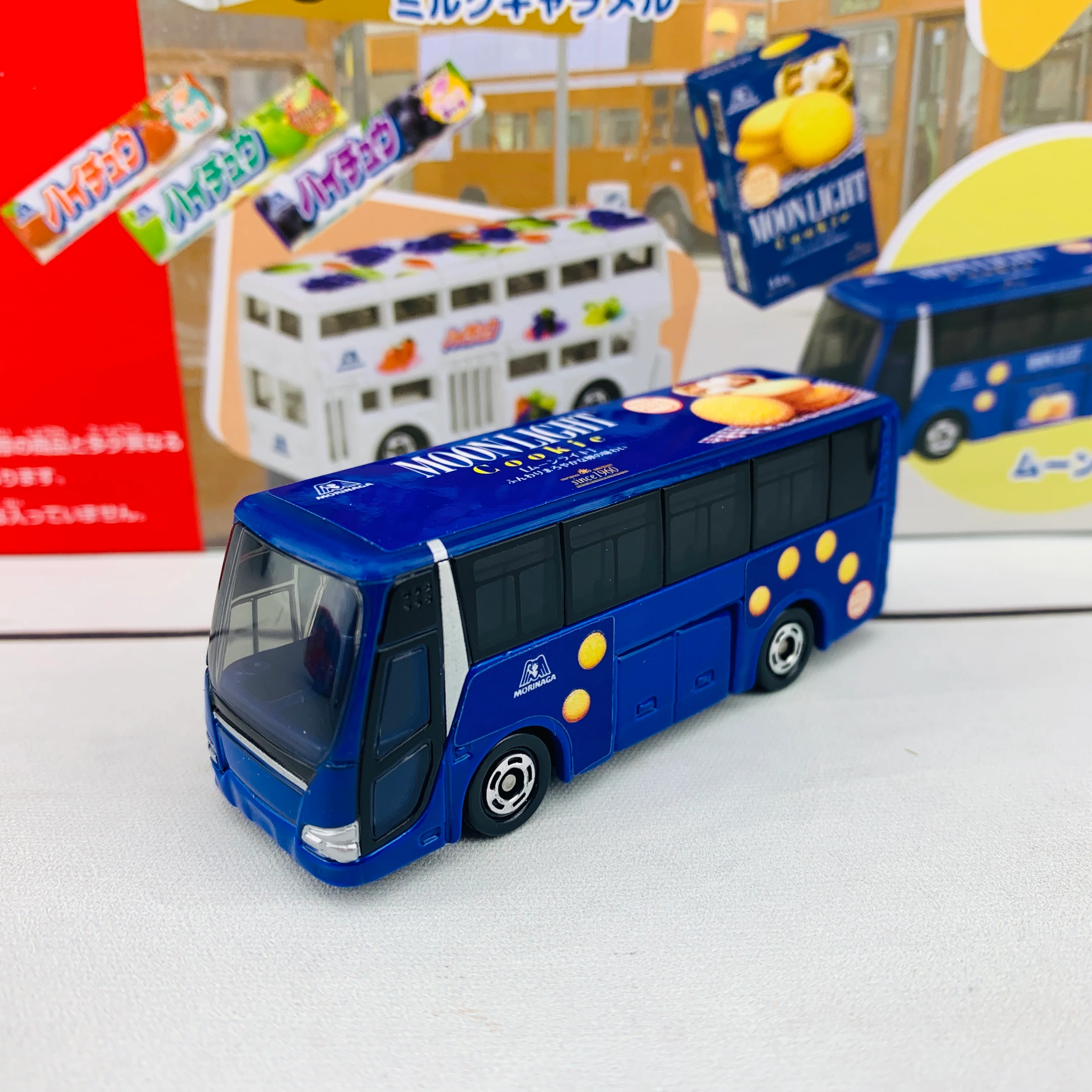 Tomica Morinaga Wrapping Bus Set - Image 5