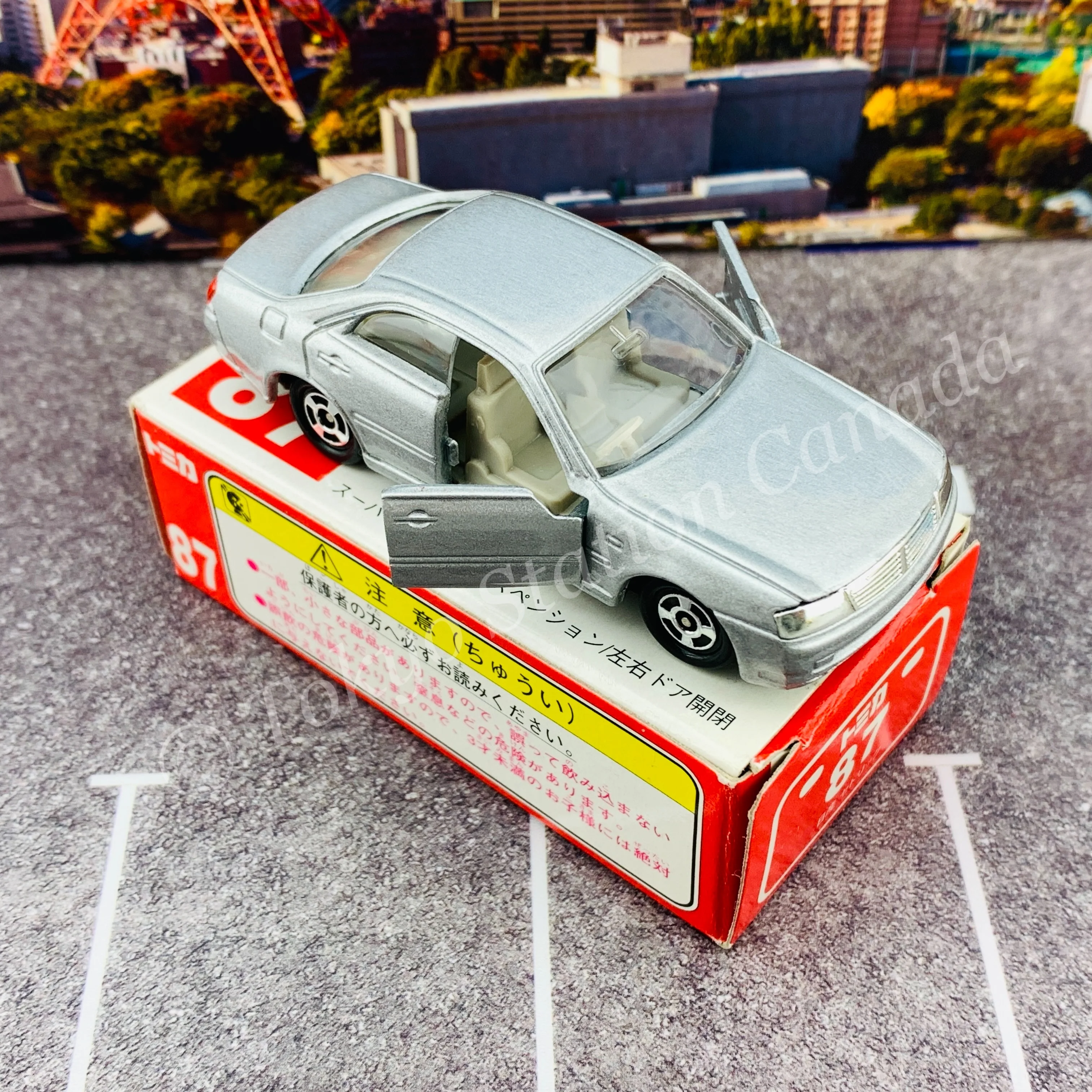 TOMICA 87 NISSAN CEDRIC 4904810563433 - Image 4