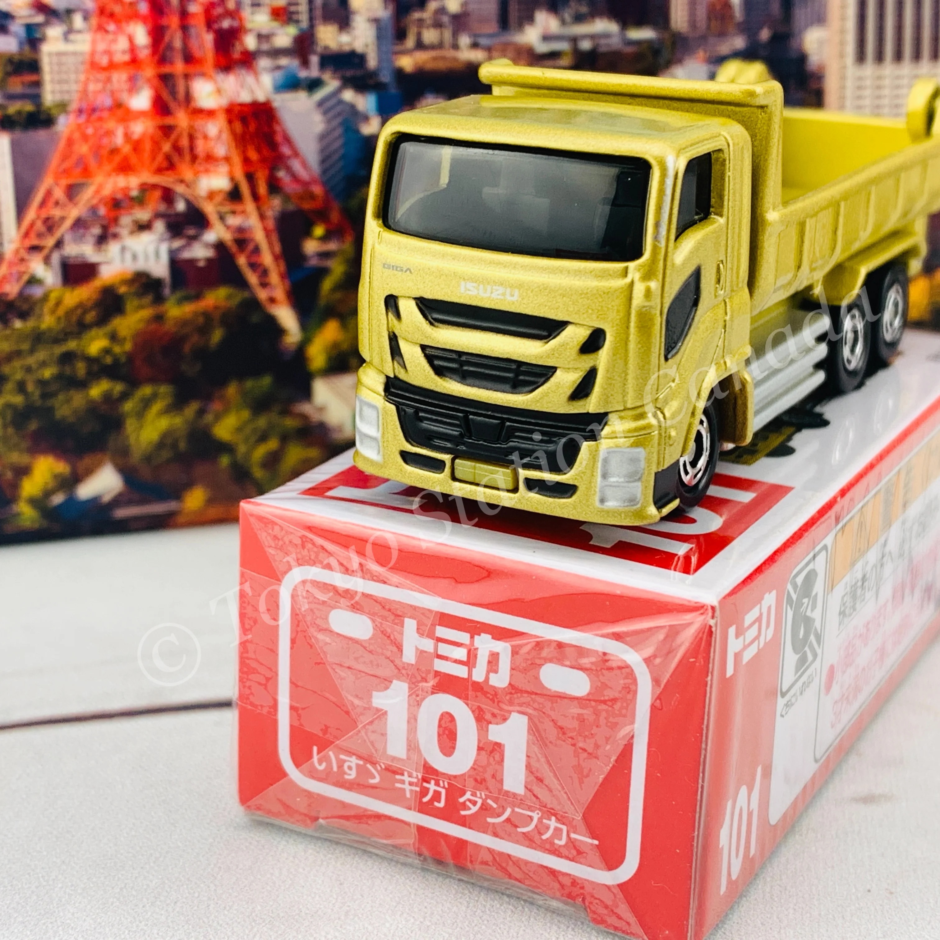 TOMICA 101 ISUZU Giga Dump Truck 4904810859864 - Image 5