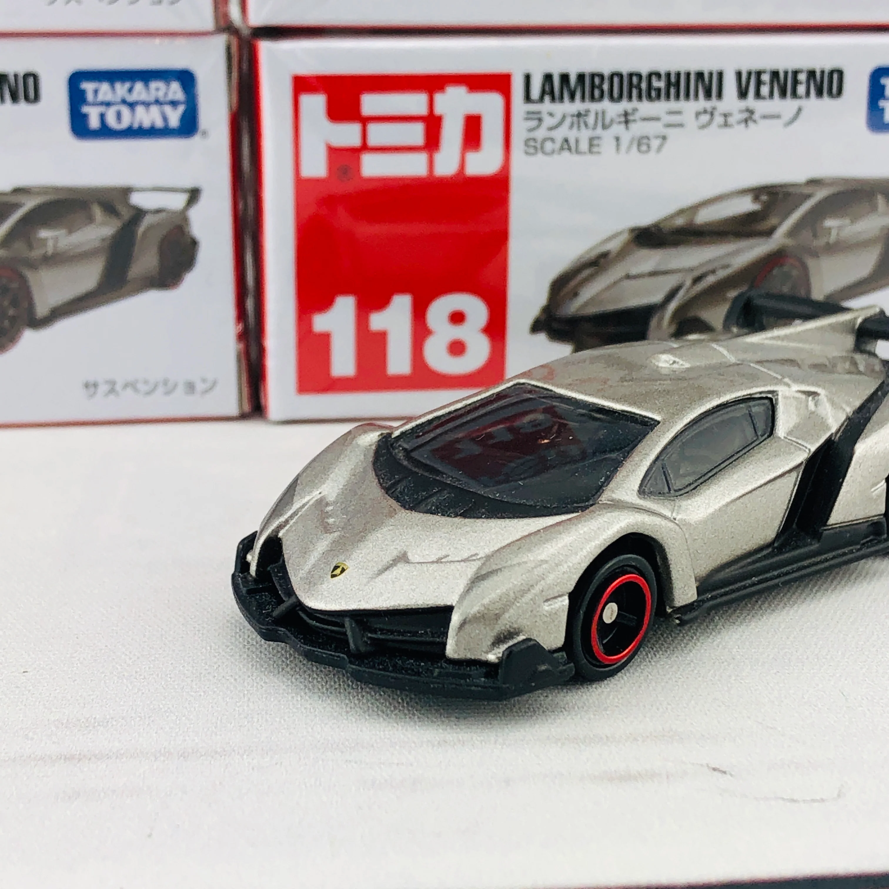 TOMICA 118 Lamborghini Veneno - Image 3