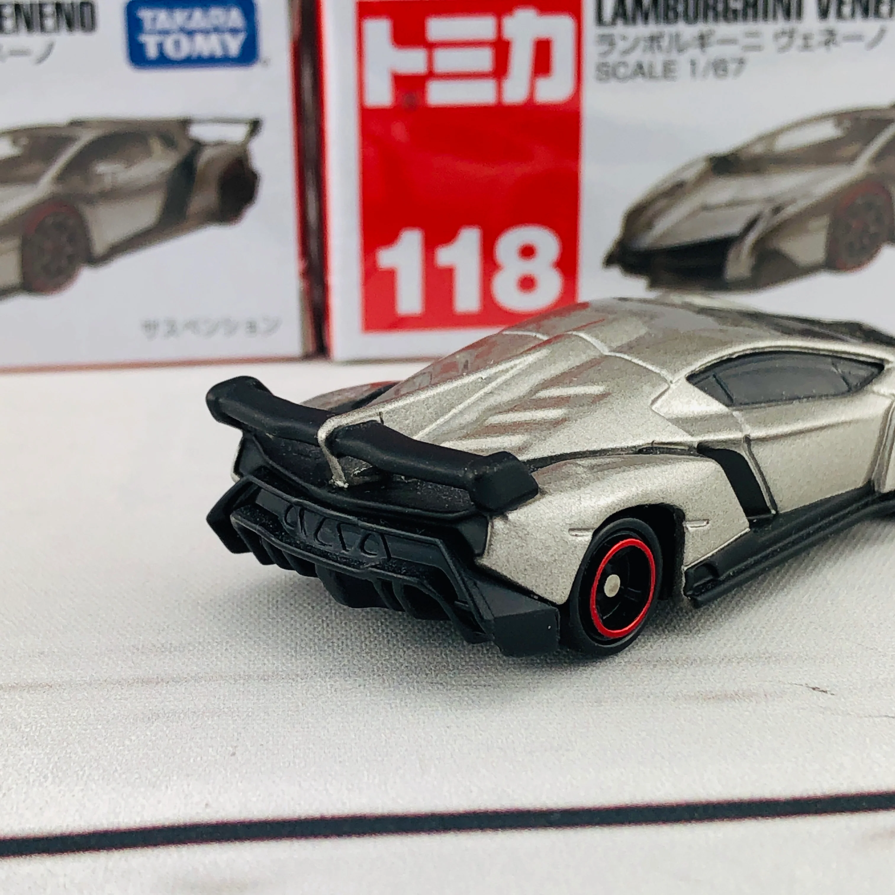 TOMICA 118 Lamborghini Veneno - Image 5