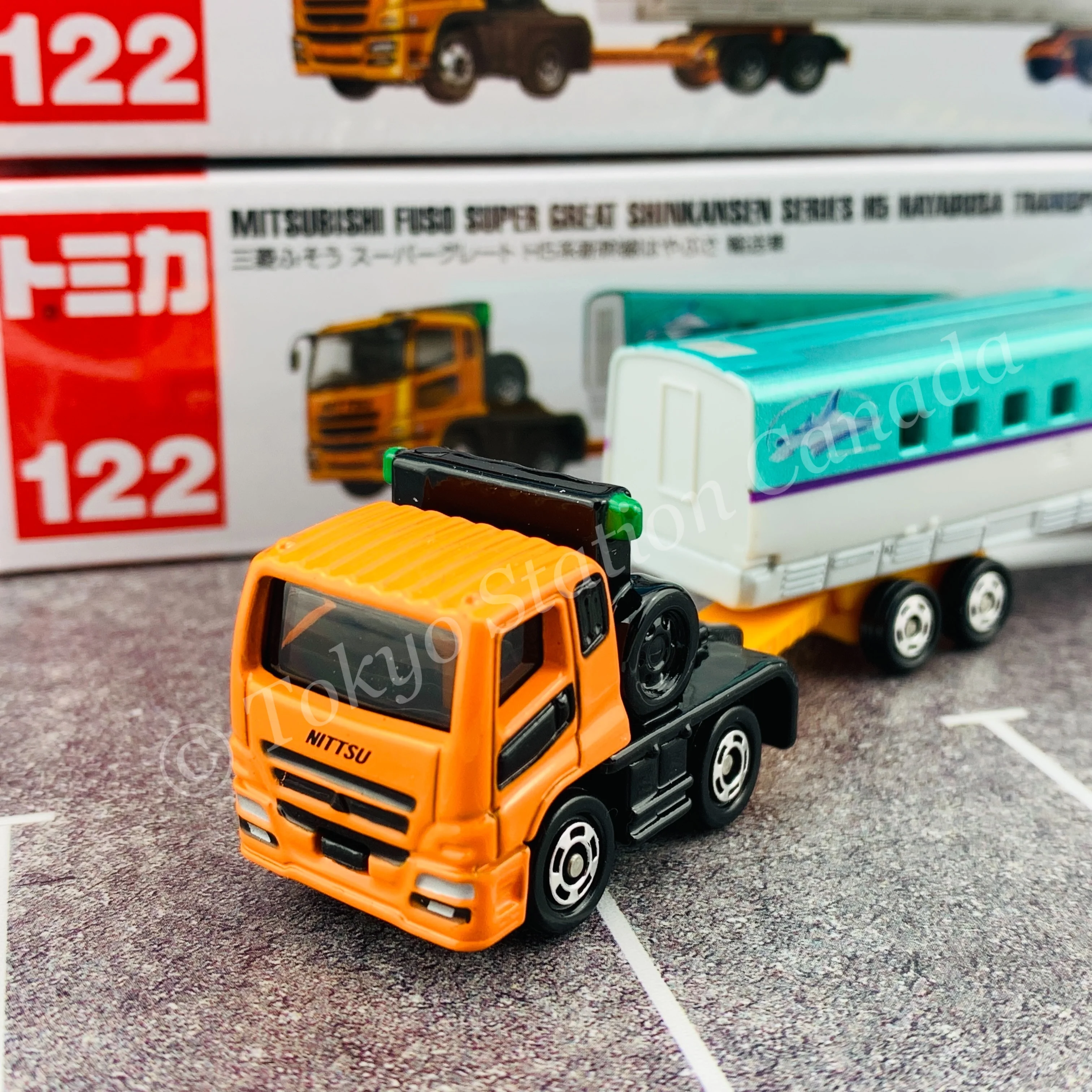 TOMICA 122 Mitsubishi Fuso Super Great Shinkansen Series H5 Hayabusa Transporter - Image 2