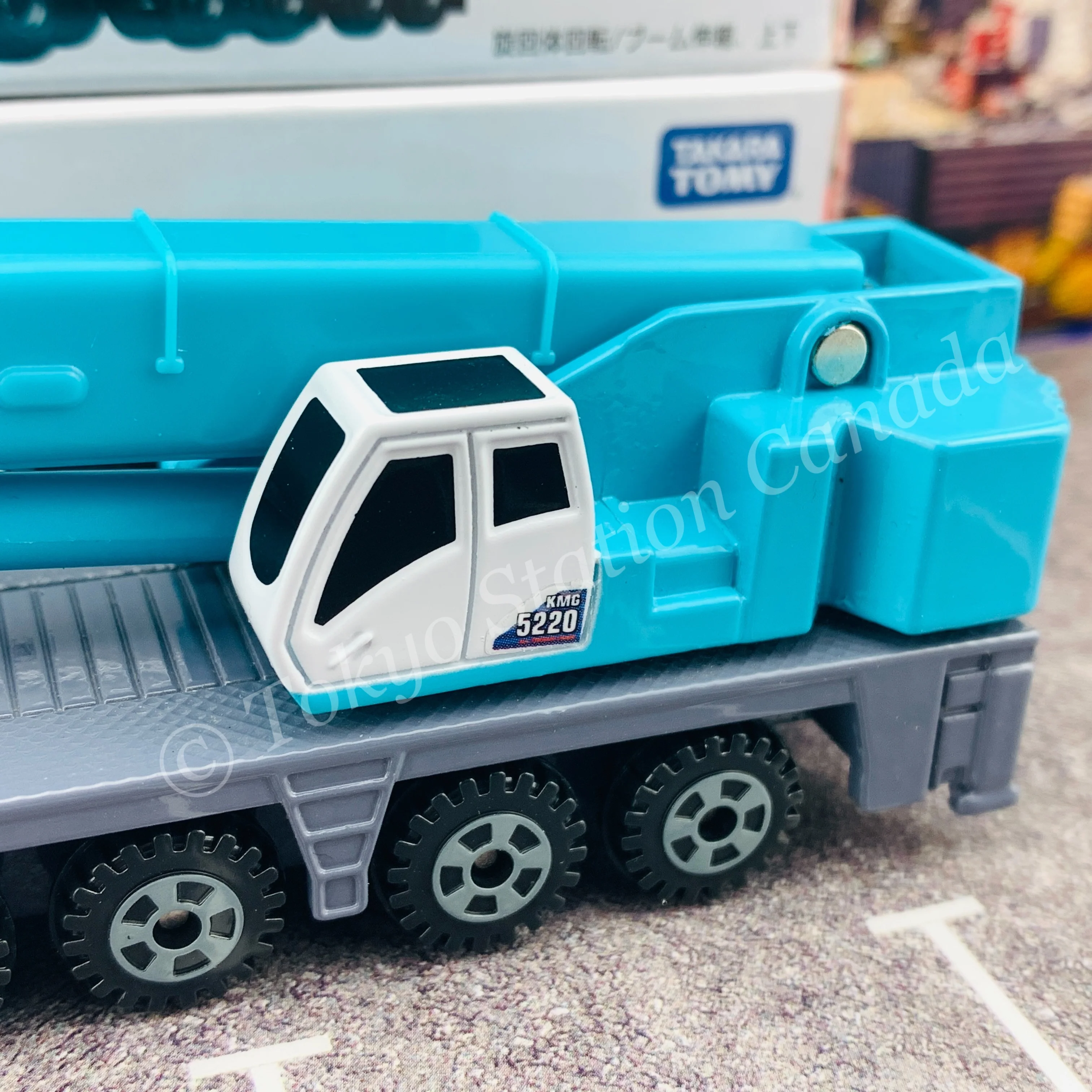TOMICA 133 Kobelco All Terrain Crane KMG5220 - Image 4