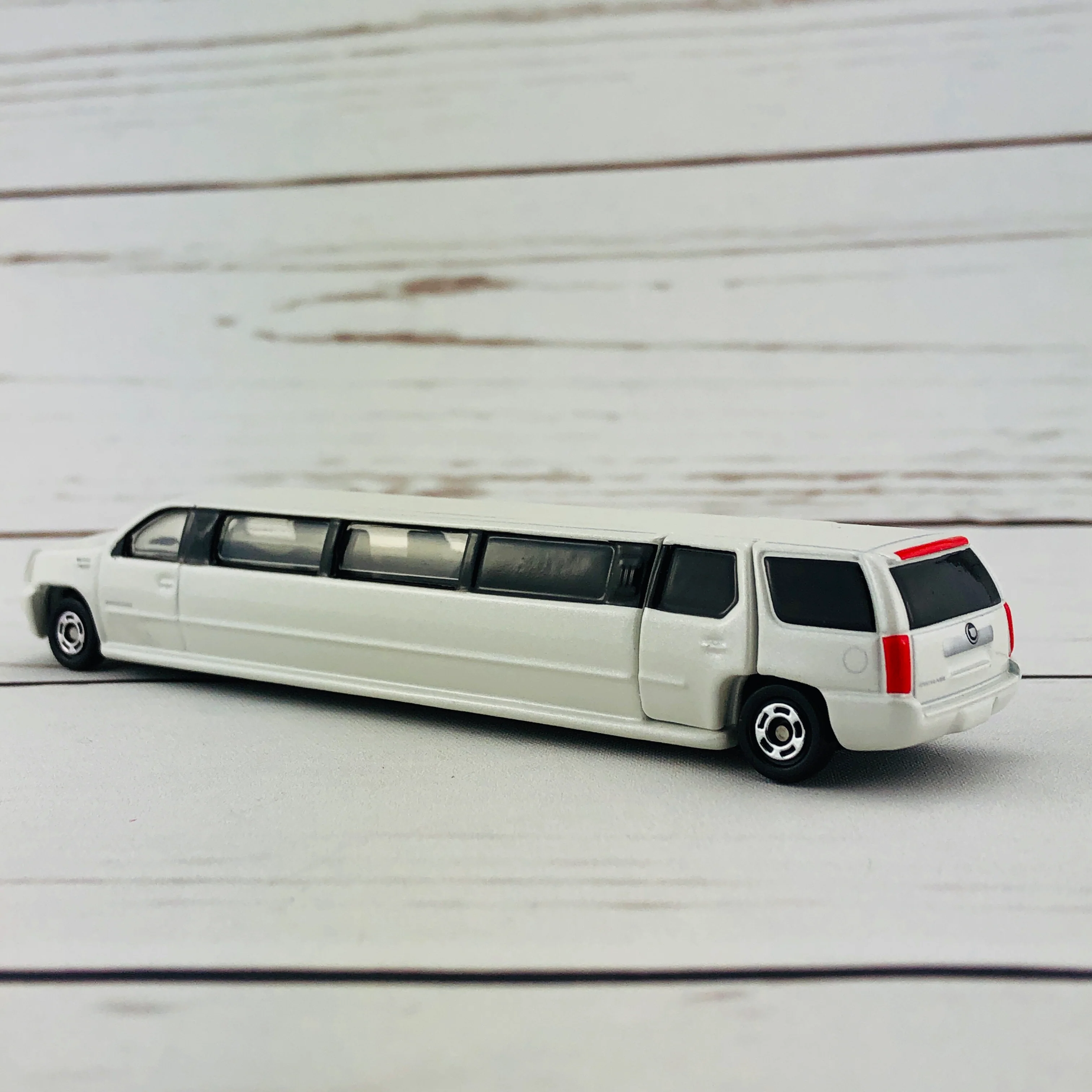 TOMICA No.136 Cadillac Escalade - Image 5