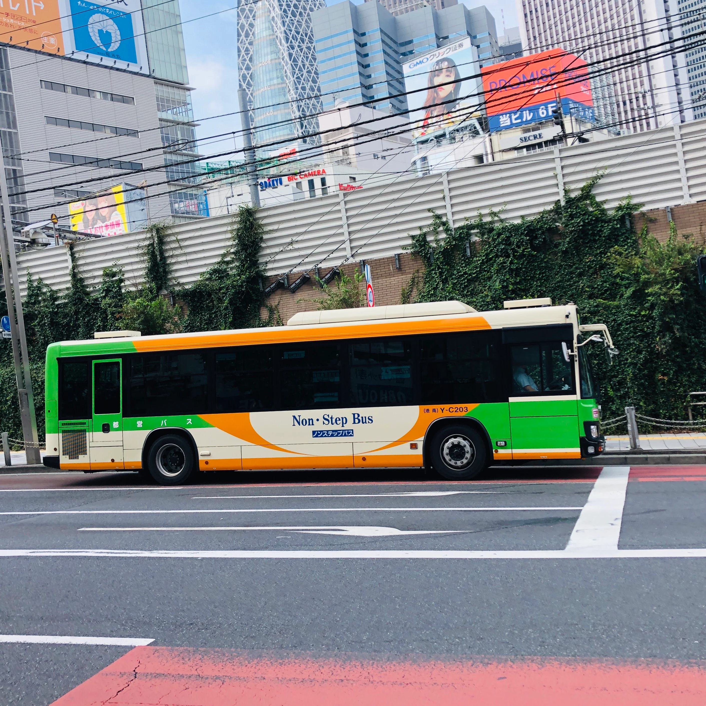 TOMICA 20 Isuzu Erga Toei Bus 4904810879718 - Image 6