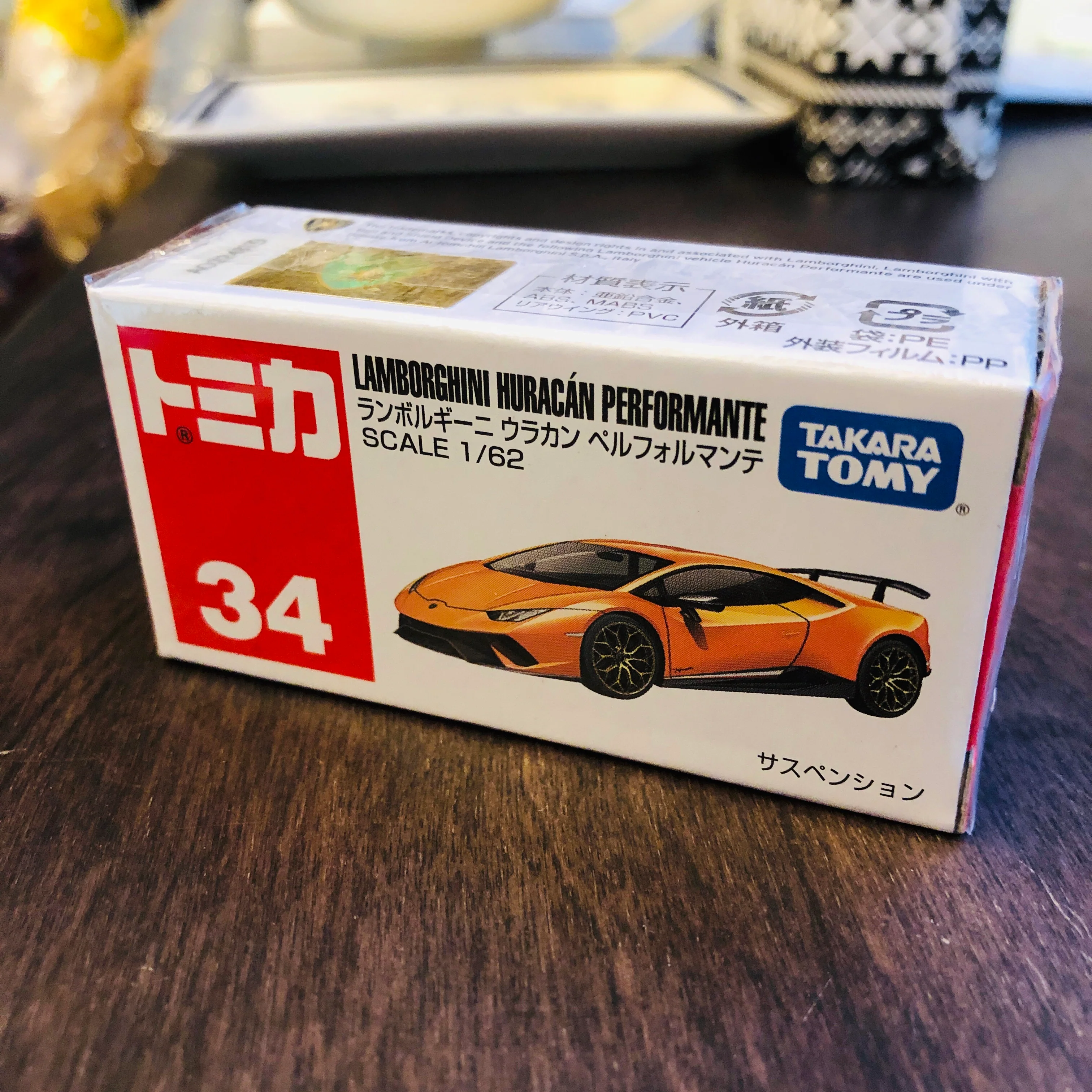 Tomica 34 Lamborghini Huracan Performante - Image 4