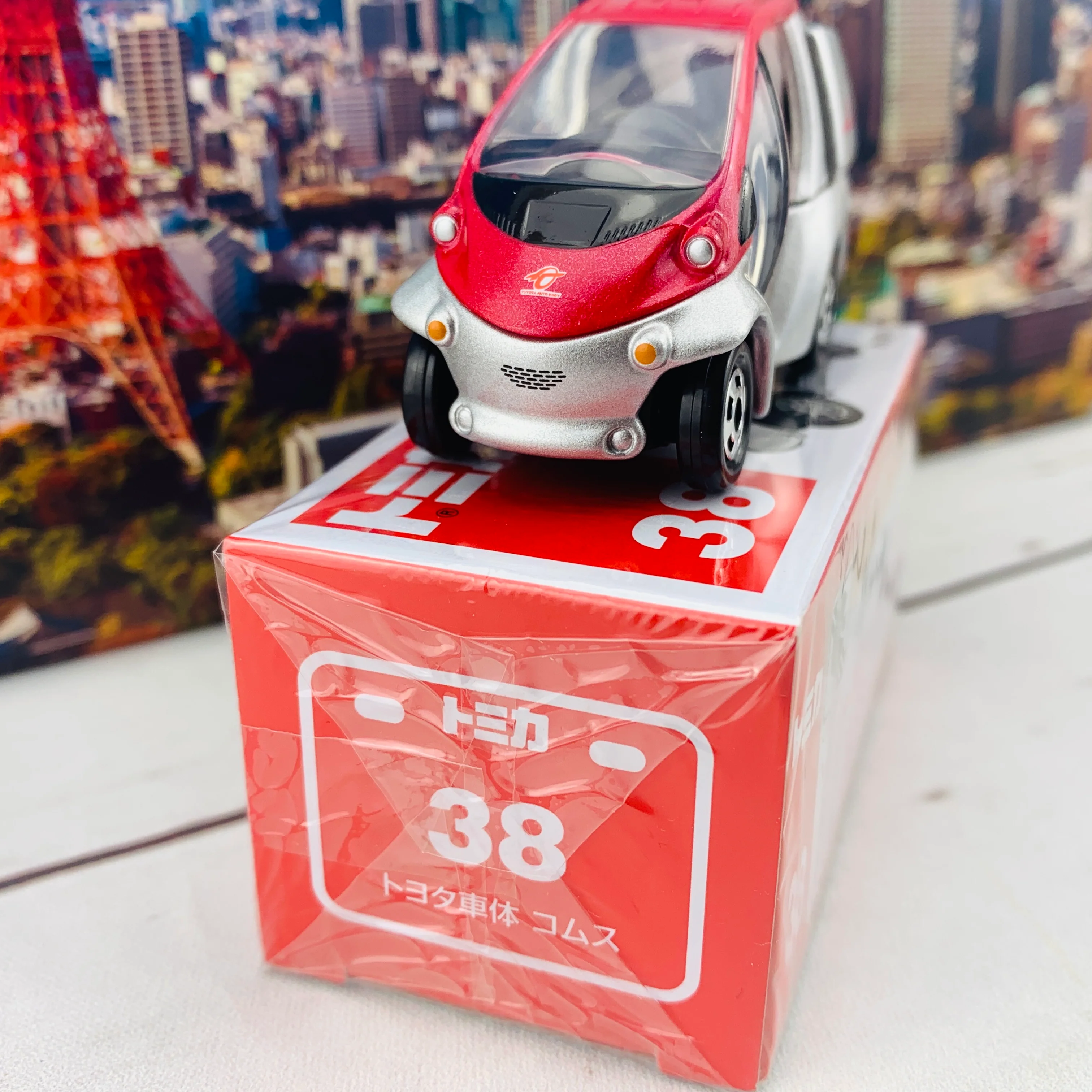 TOMICA 38 Toyota Auto Body Coms - Image 3
