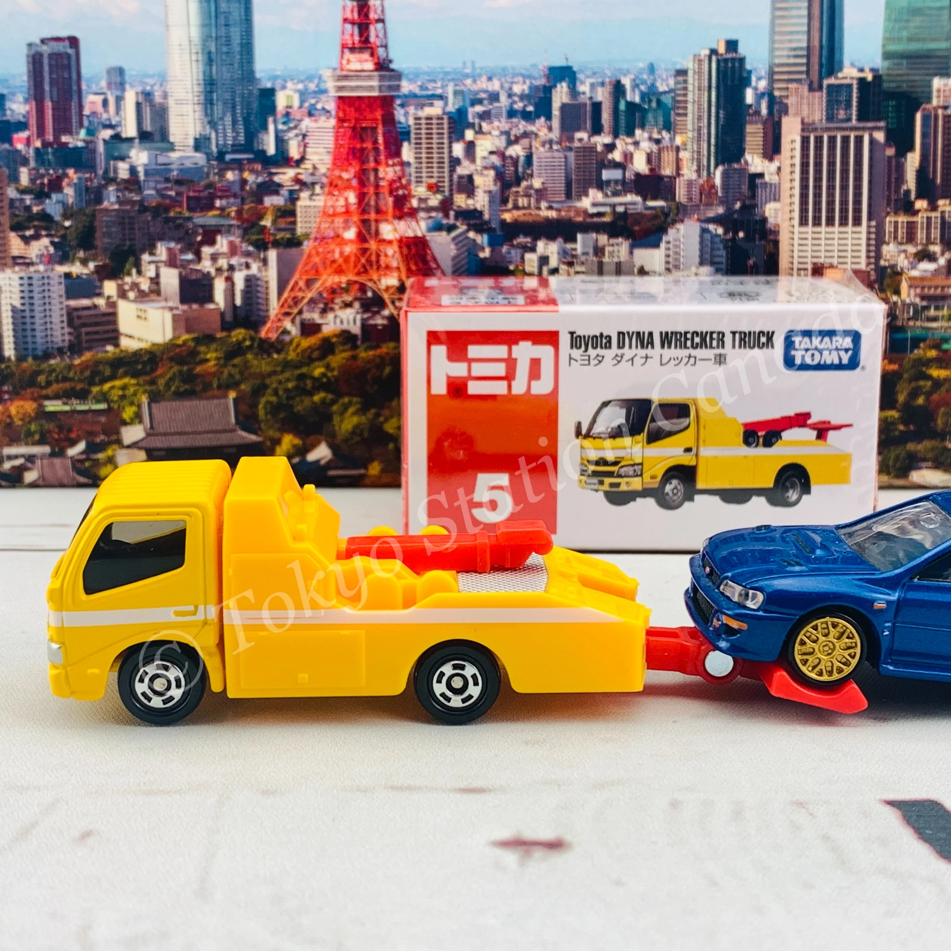 TOMICA 5 Toyota DYNA Wrecker Truck - Image 5