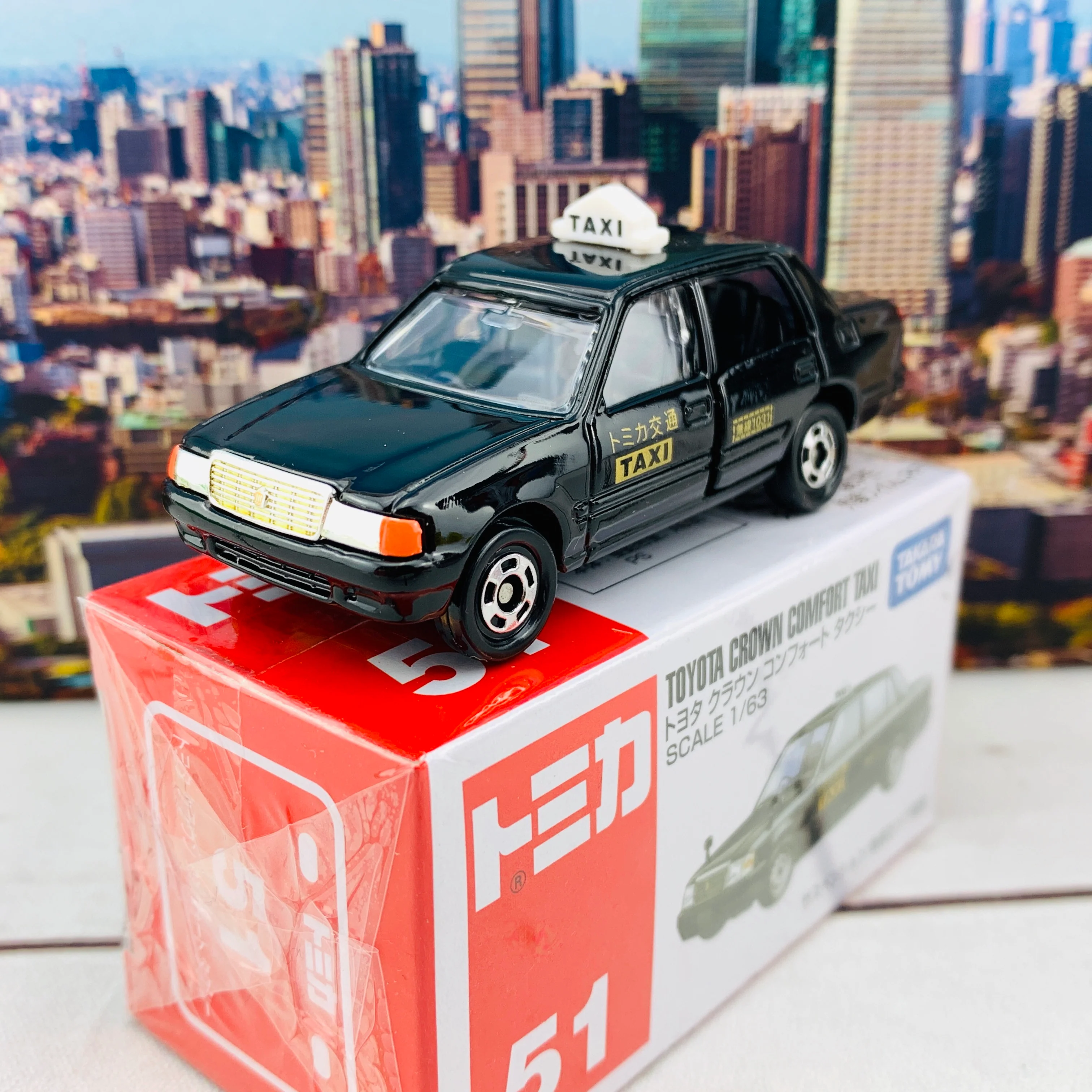 TOMICA 51 Toyota Crown Comfort Taxi - Image 2