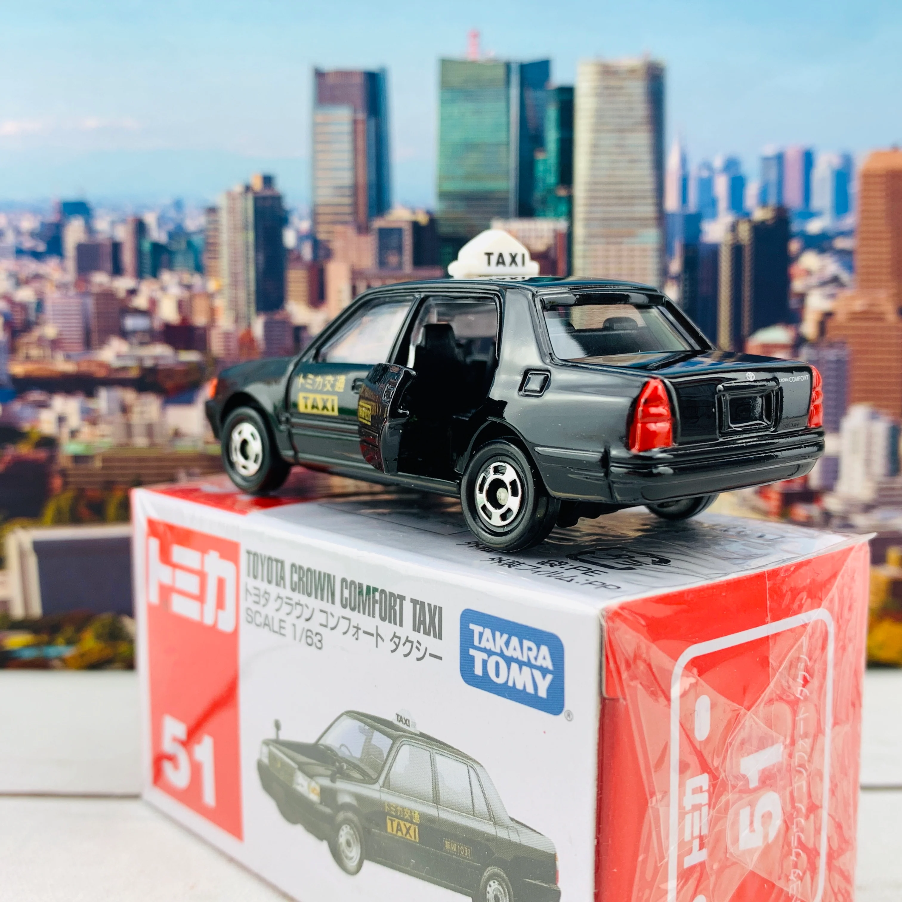 TOMICA 51 Toyota Crown Comfort Taxi - Image 3