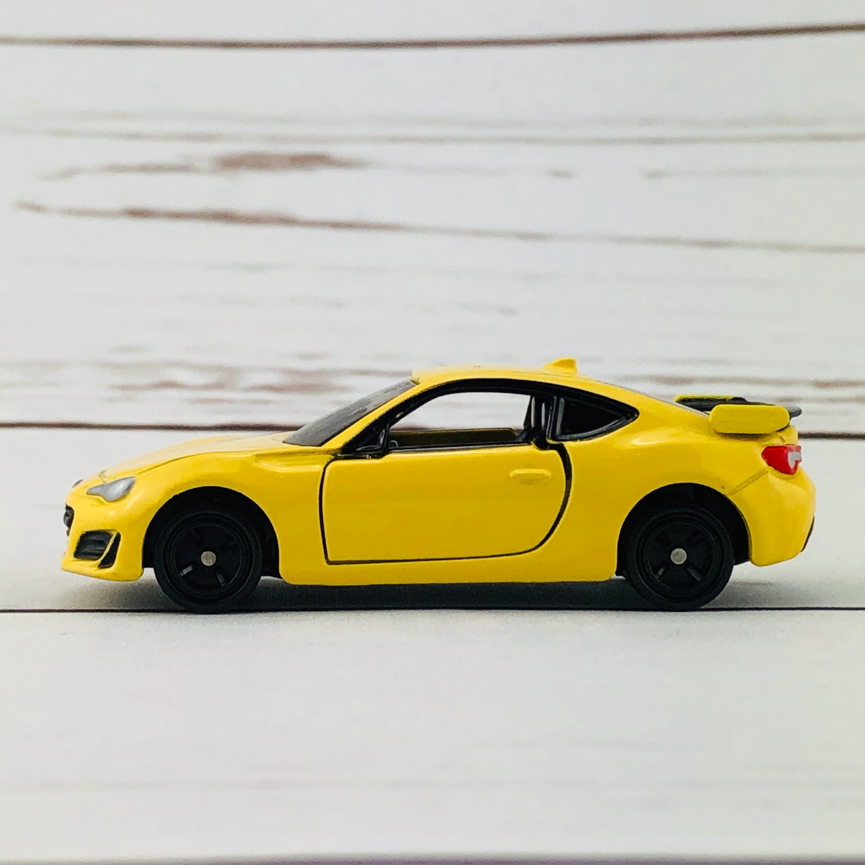 TOMICA 6 Subaru BRZ Yellow First Edition (初回特別仕様) - Image 2