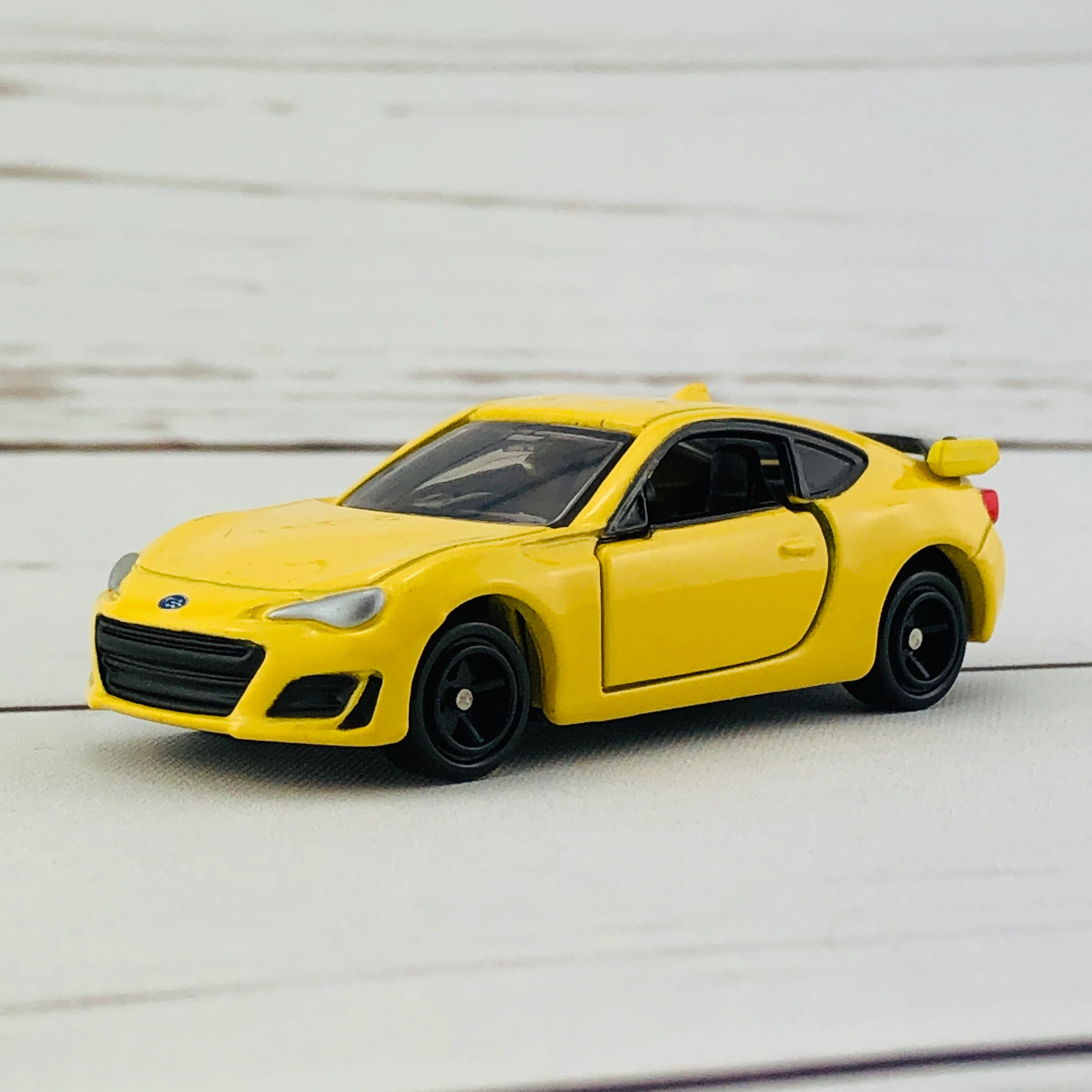 TOMICA 6 Subaru BRZ Yellow First Edition (初回特別仕様) - Image 3