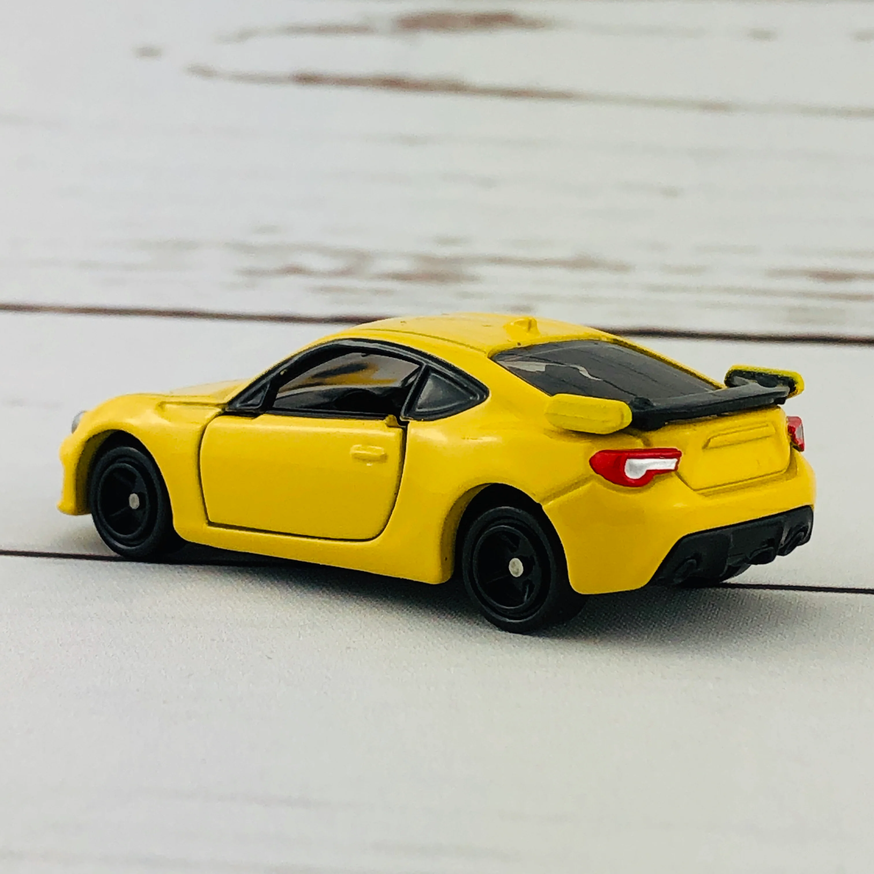 TOMICA 6 Subaru BRZ Yellow First Edition (初回特別仕様) - Image 5