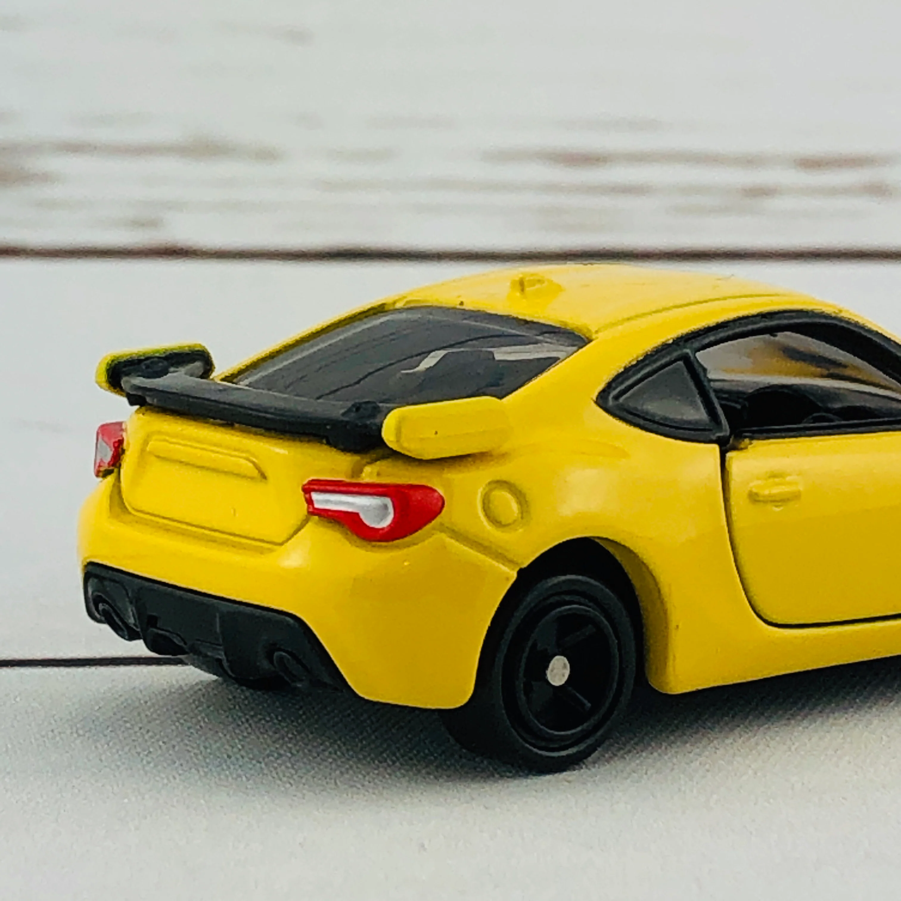 TOMICA 6 Subaru BRZ Yellow First Edition (初回特別仕様) - Image 6