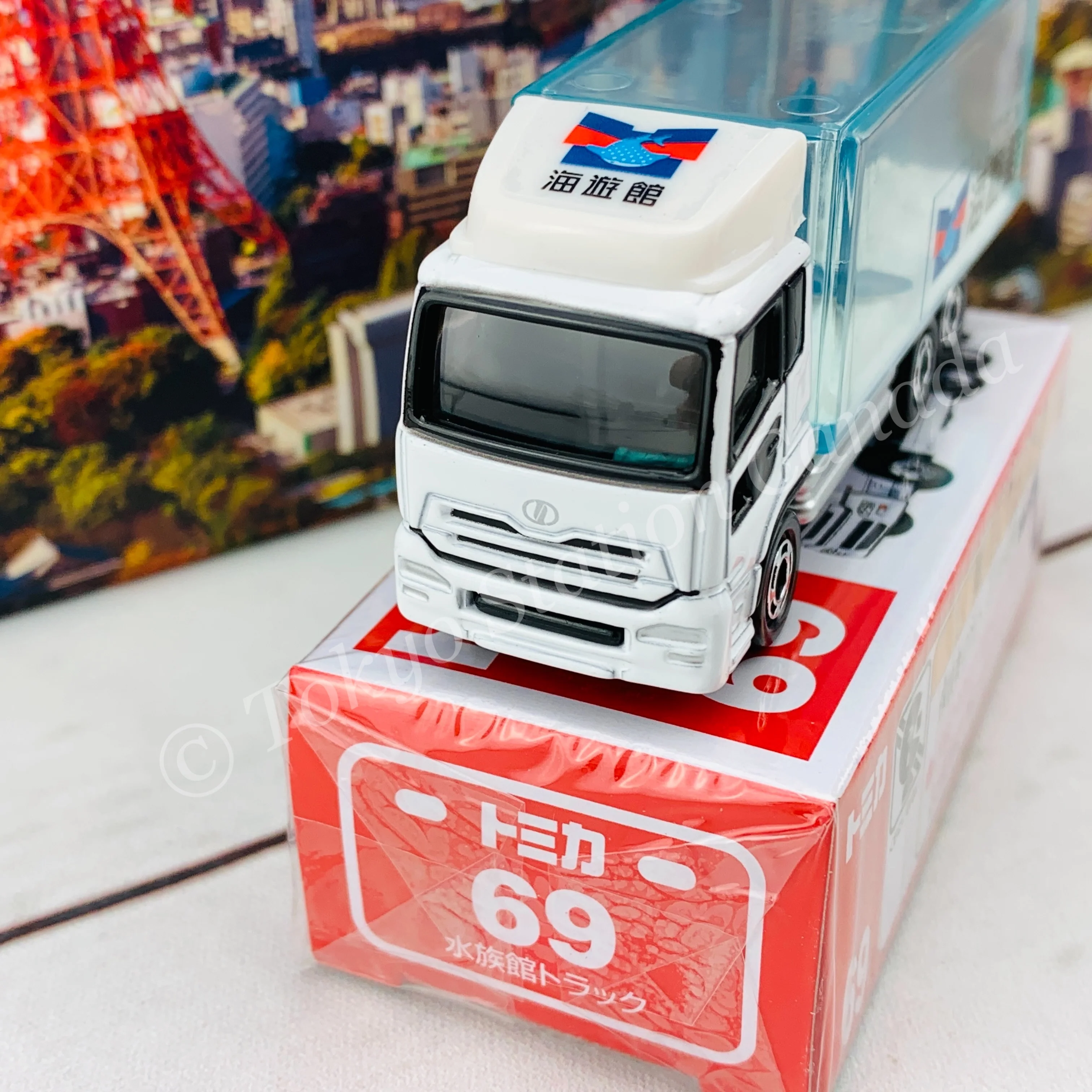 TOMICA 69 Aquarium Truck - Image 3