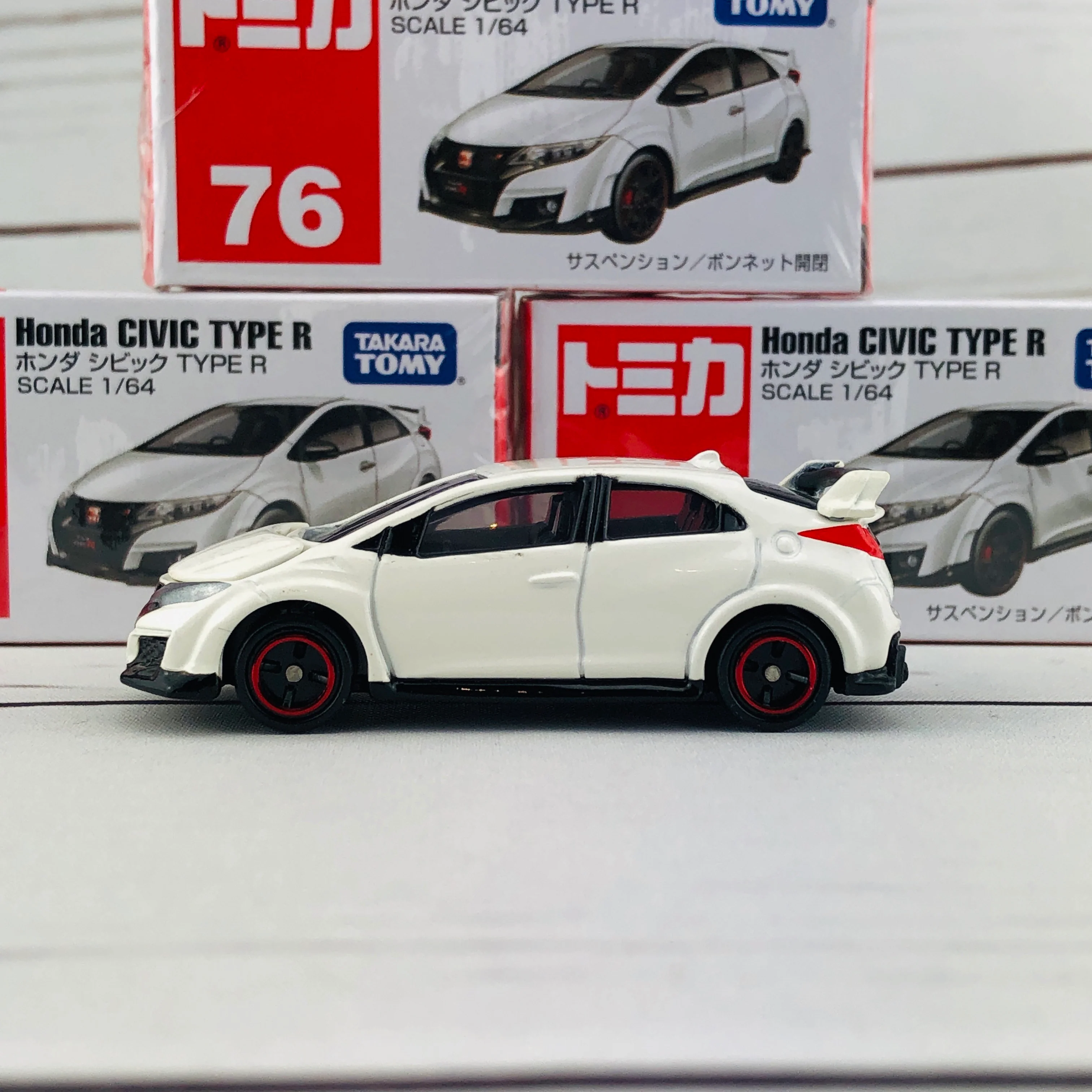 Tomica 76 Honda CIVIC TYPE R FK2 1/64 - Image 2