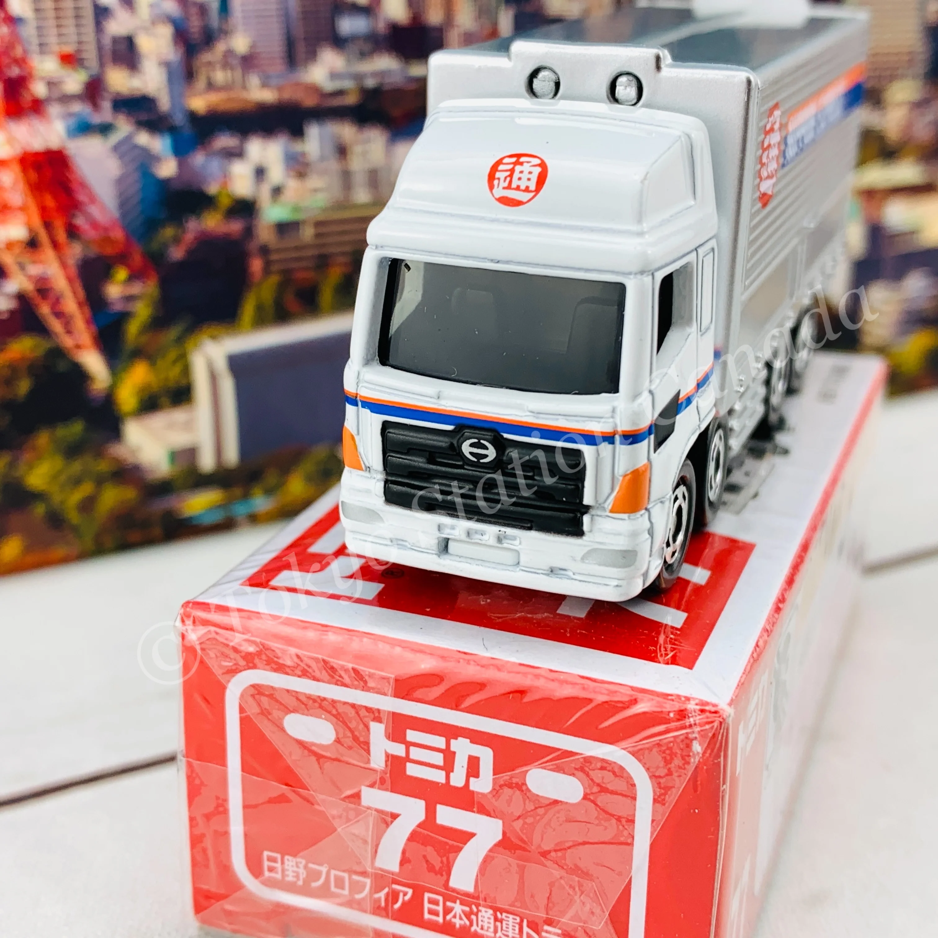 TOMICA 77 Hino Profia Nippon Express Truck - Image 5