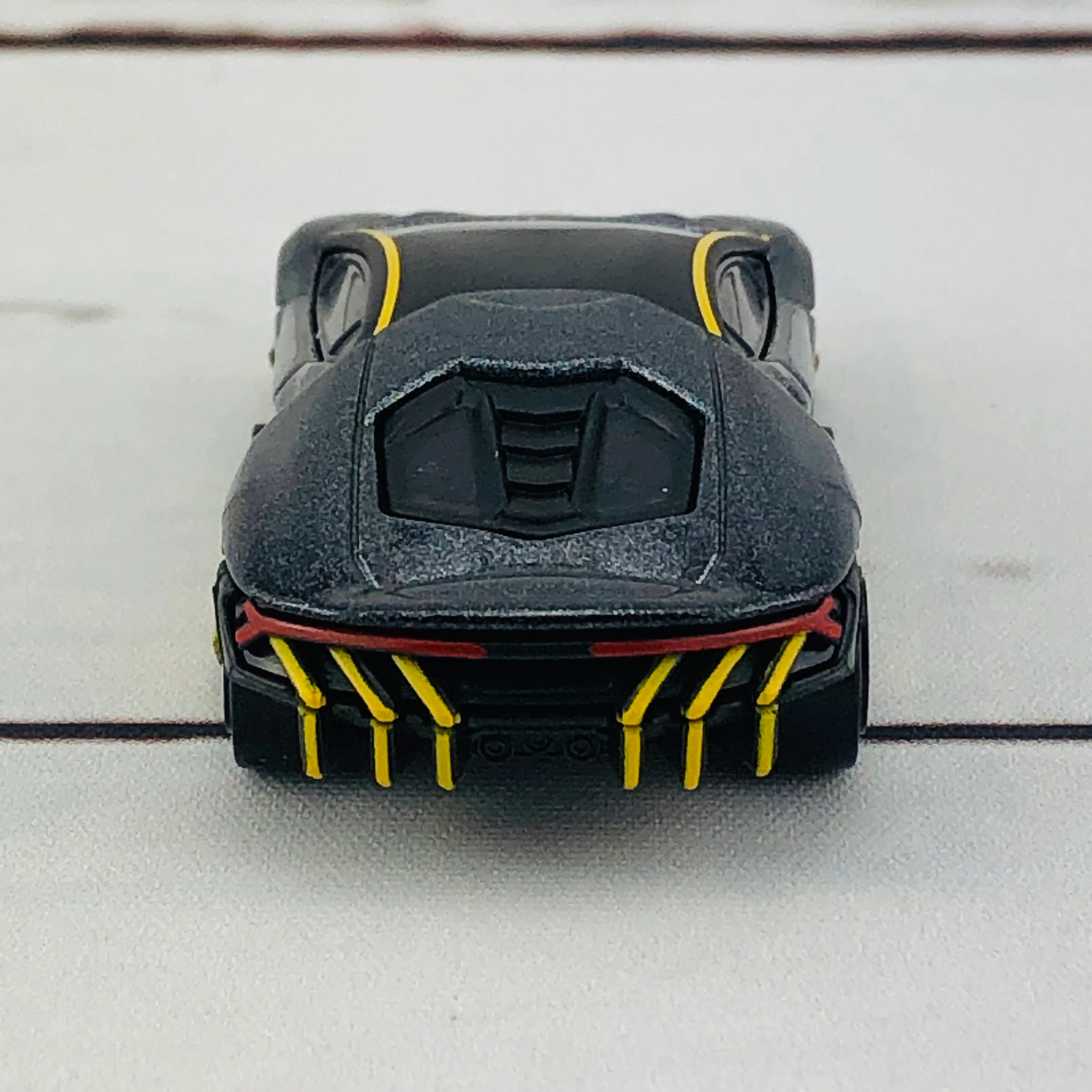 Tomica 81 Lamborghini Centenario - Image 10