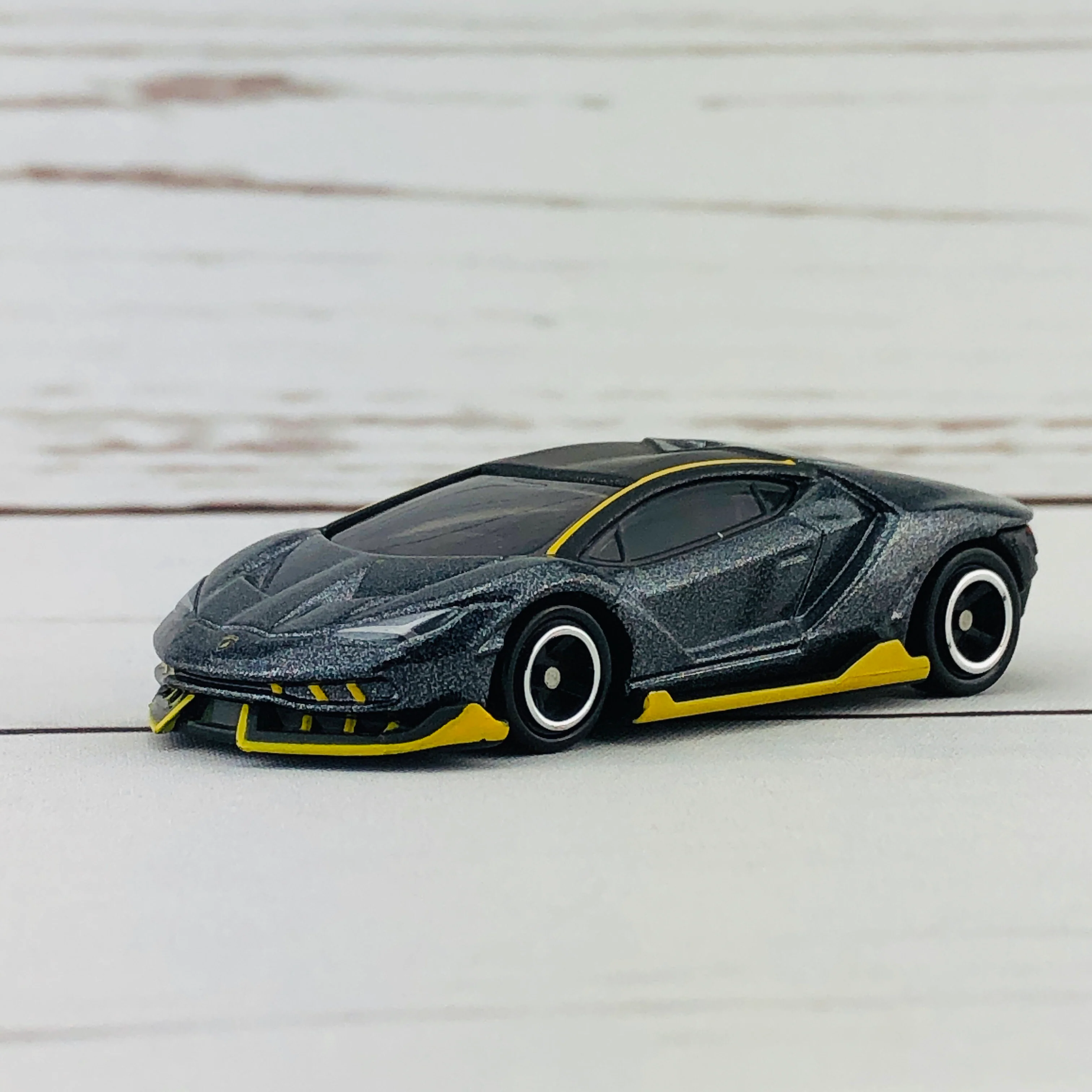 Tomica 81 Lamborghini Centenario - Image 2