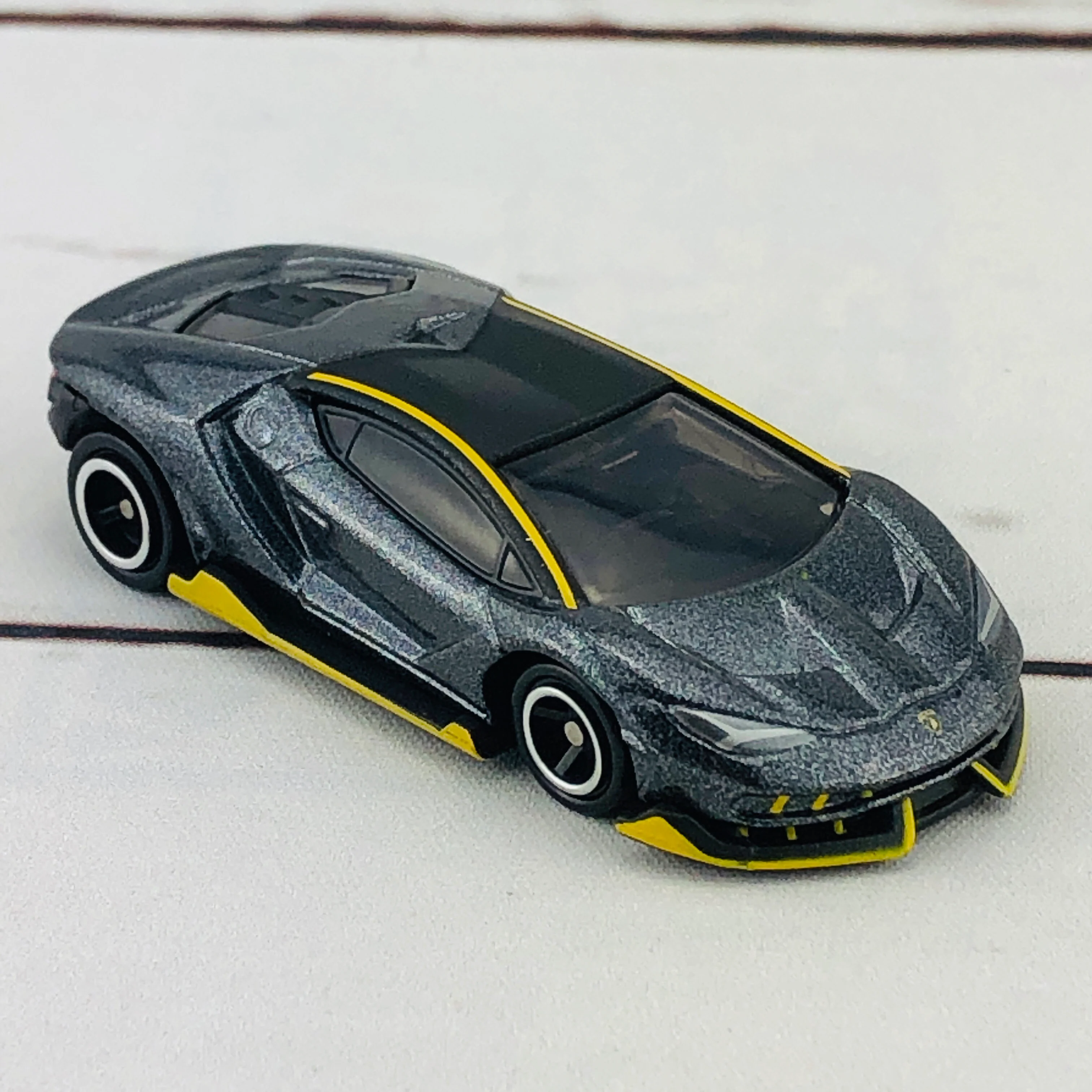 Tomica 81 Lamborghini Centenario - Image 7