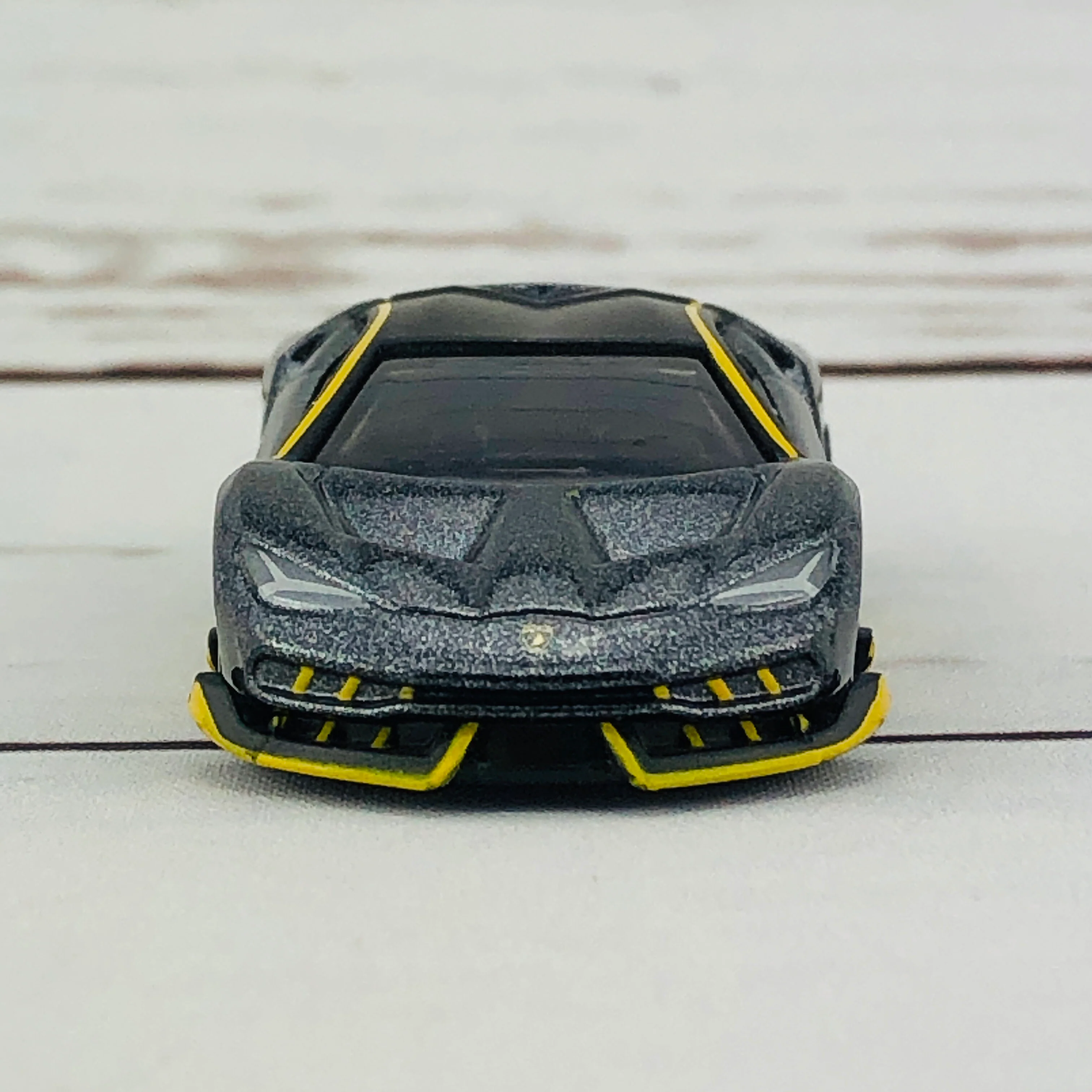 Tomica 81 Lamborghini Centenario - Image 8
